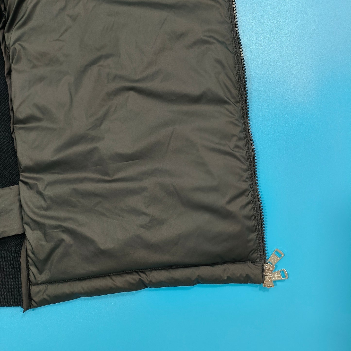 탑몽클X  / MC 프레스 플로럴 프린팅 스트라이프 스웨터