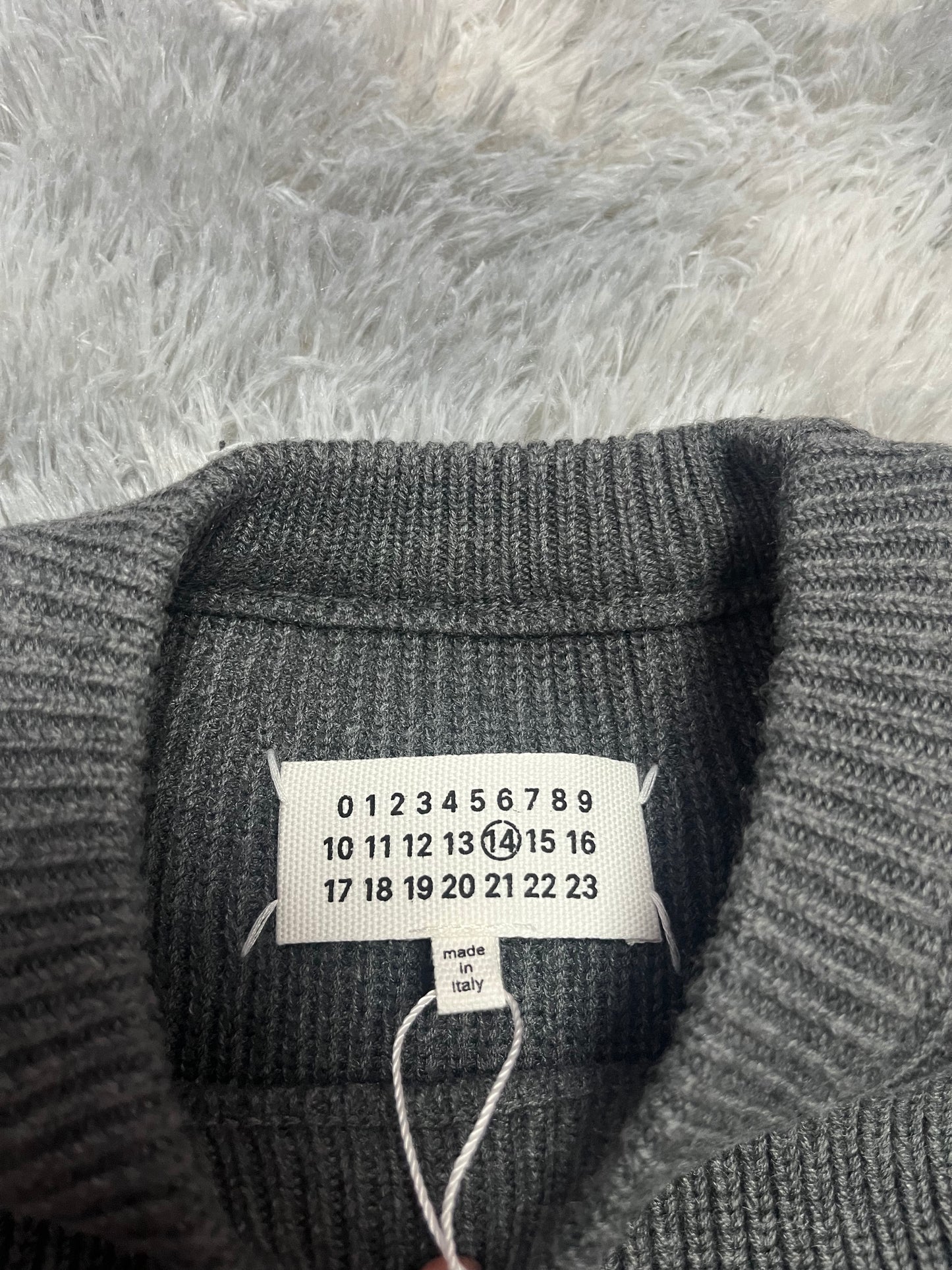 탑아키마 / 마르지엘라  23AW 사각스티치솔리드울풀오버니트