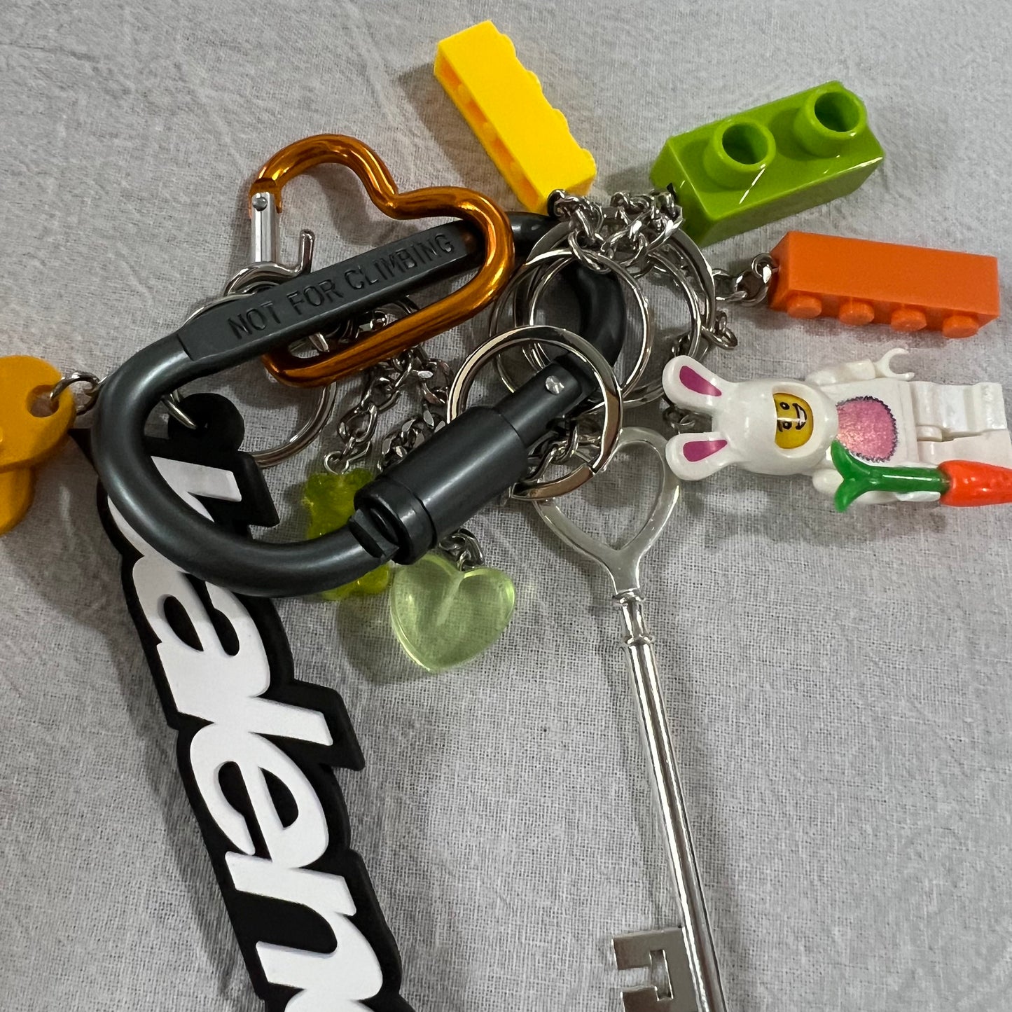 CND / 발렌시아가 키링