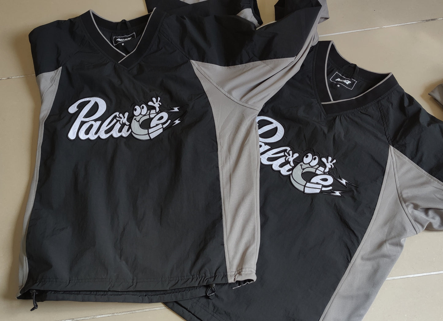 탑팔라스 / Palace Shell Pullover Jacket 팔라스 쉘 풀오버 자켓 SS22