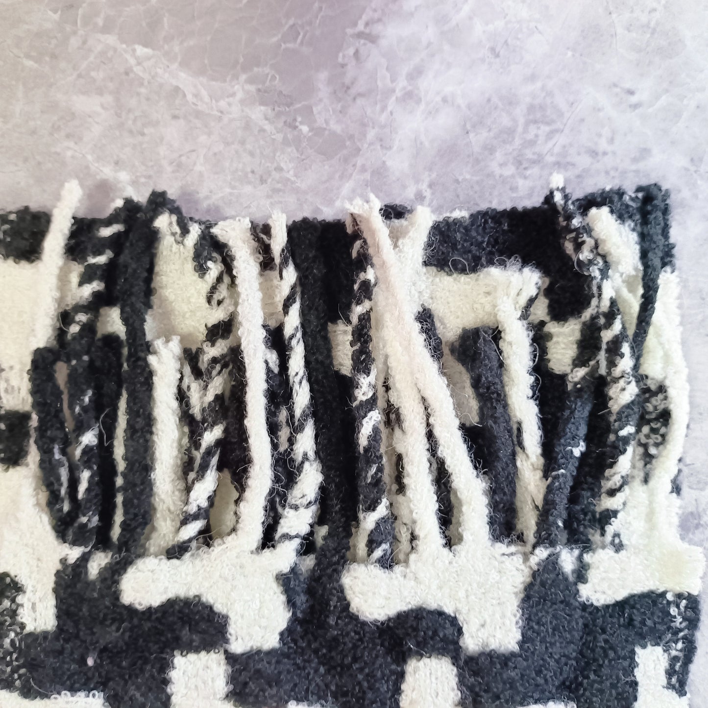 탑아크네 / 아크네스튜디오 하운드투스 태슬 머플러