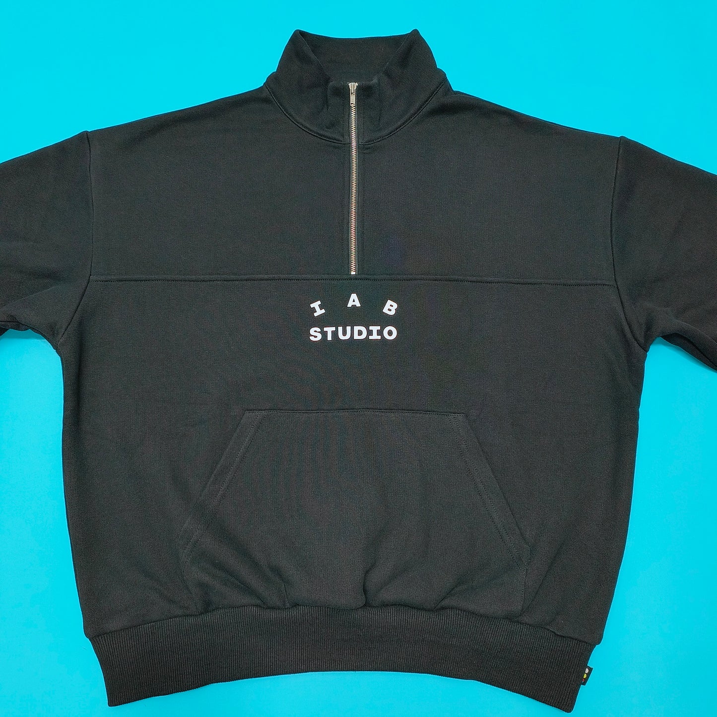 탑아이앱 / 아이앱 하프 집업 블랙 화이트