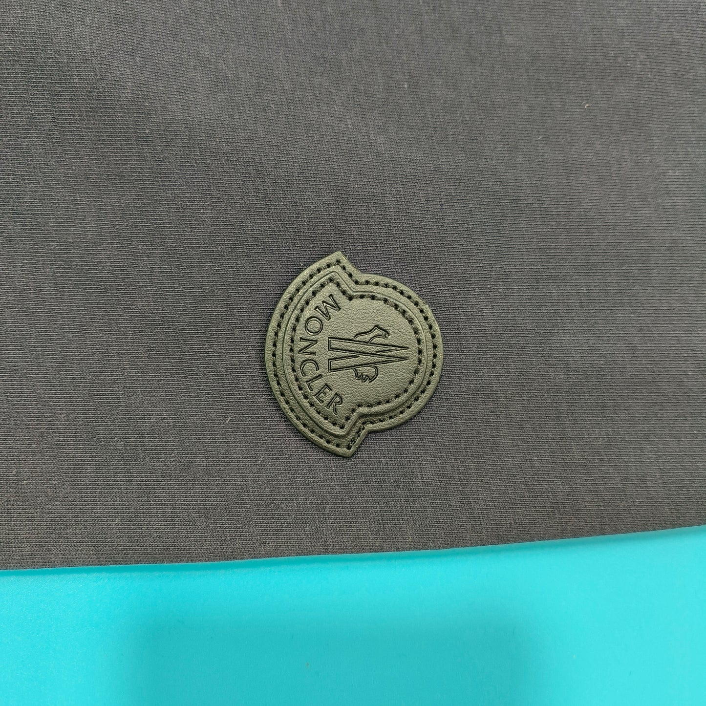 탑몽클X  / MC 가죽 로고 티셔츠