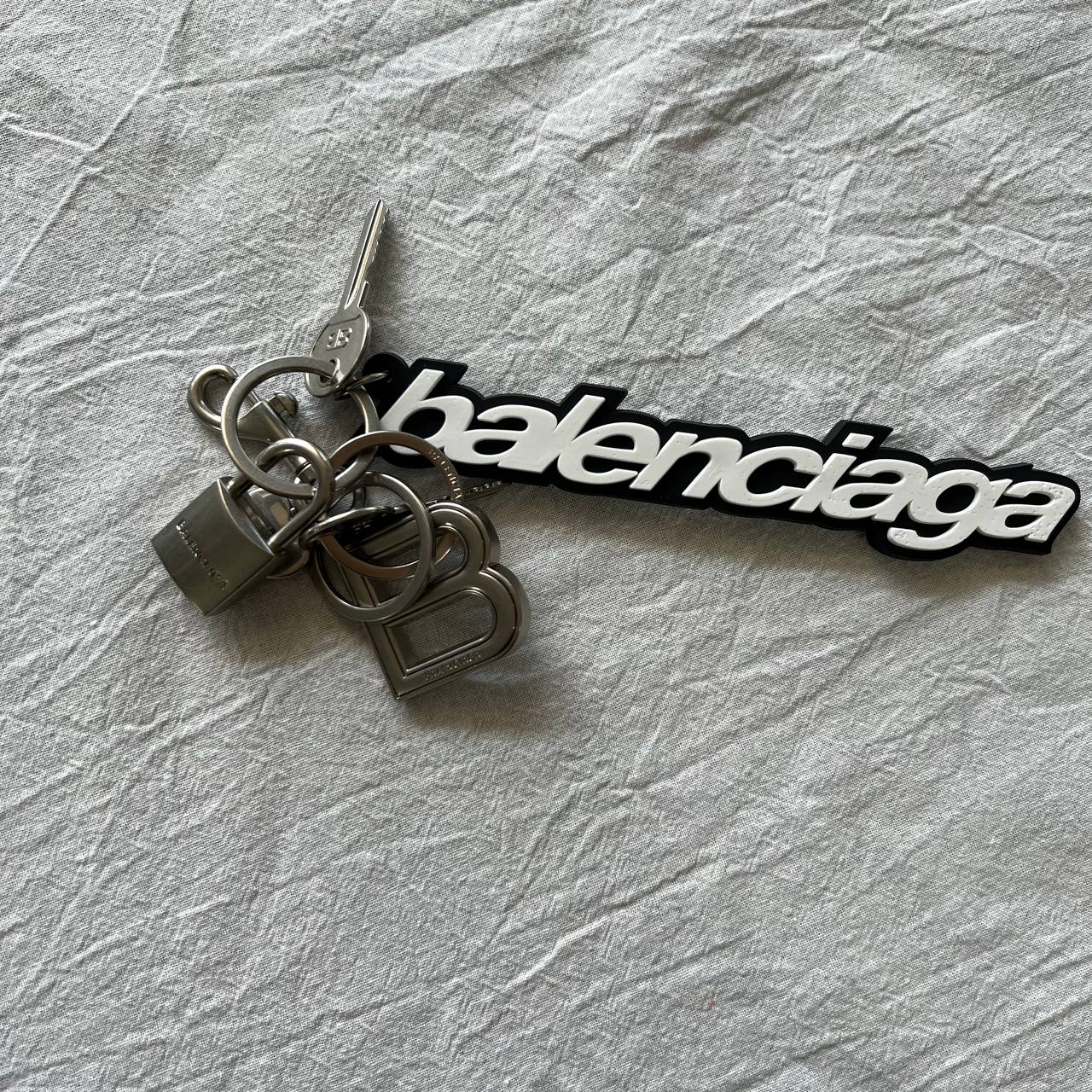 CND / 발렌시아가 키링