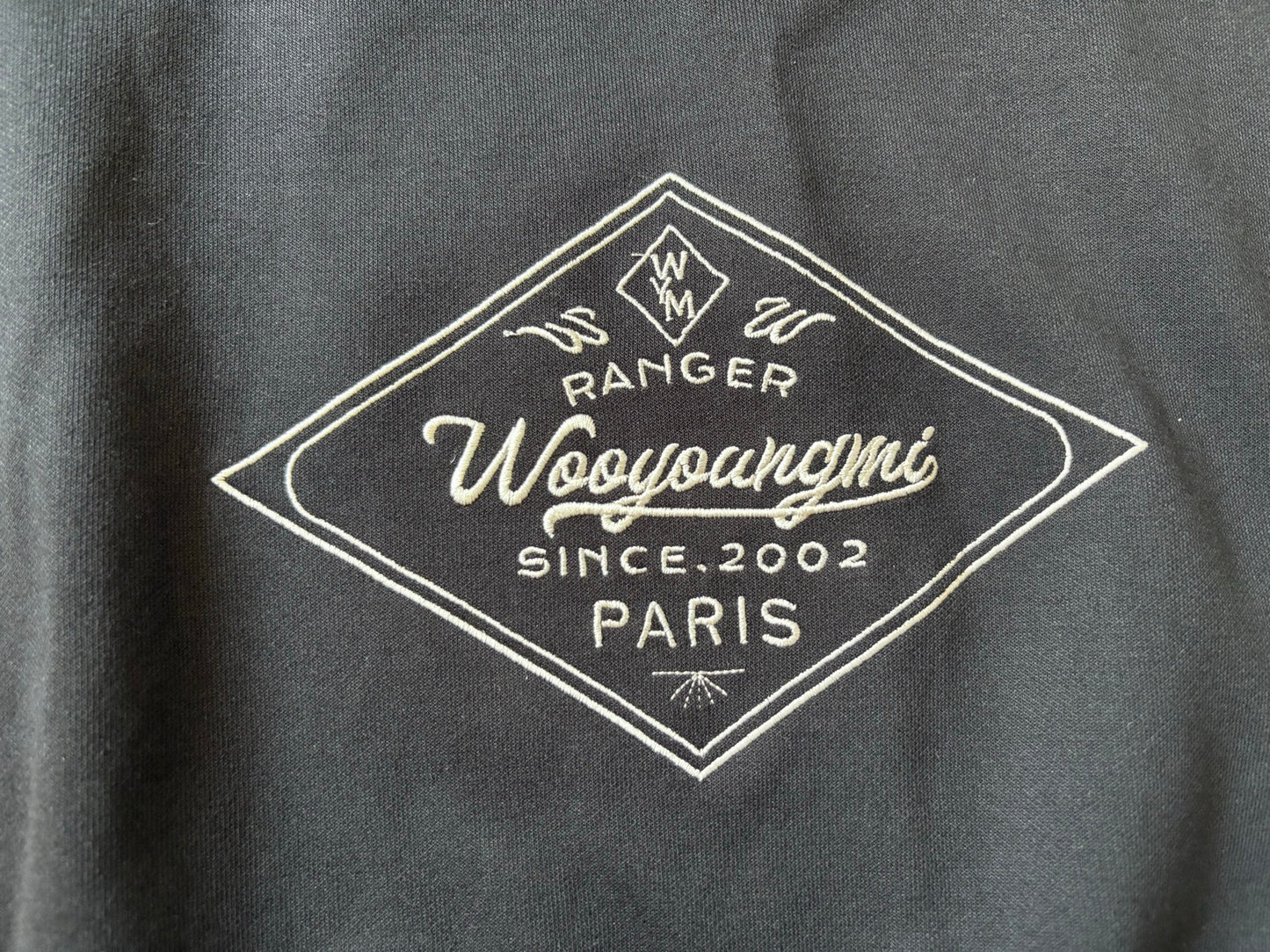 베어 / 우영미 자수폴라긴팔 블랙 카라티