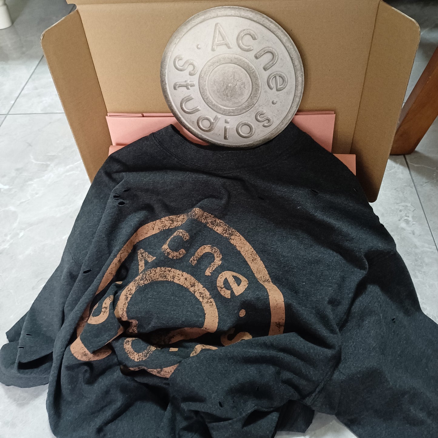 탑아크네 / 아크네스튜디오  버튼 로고 티셔츠