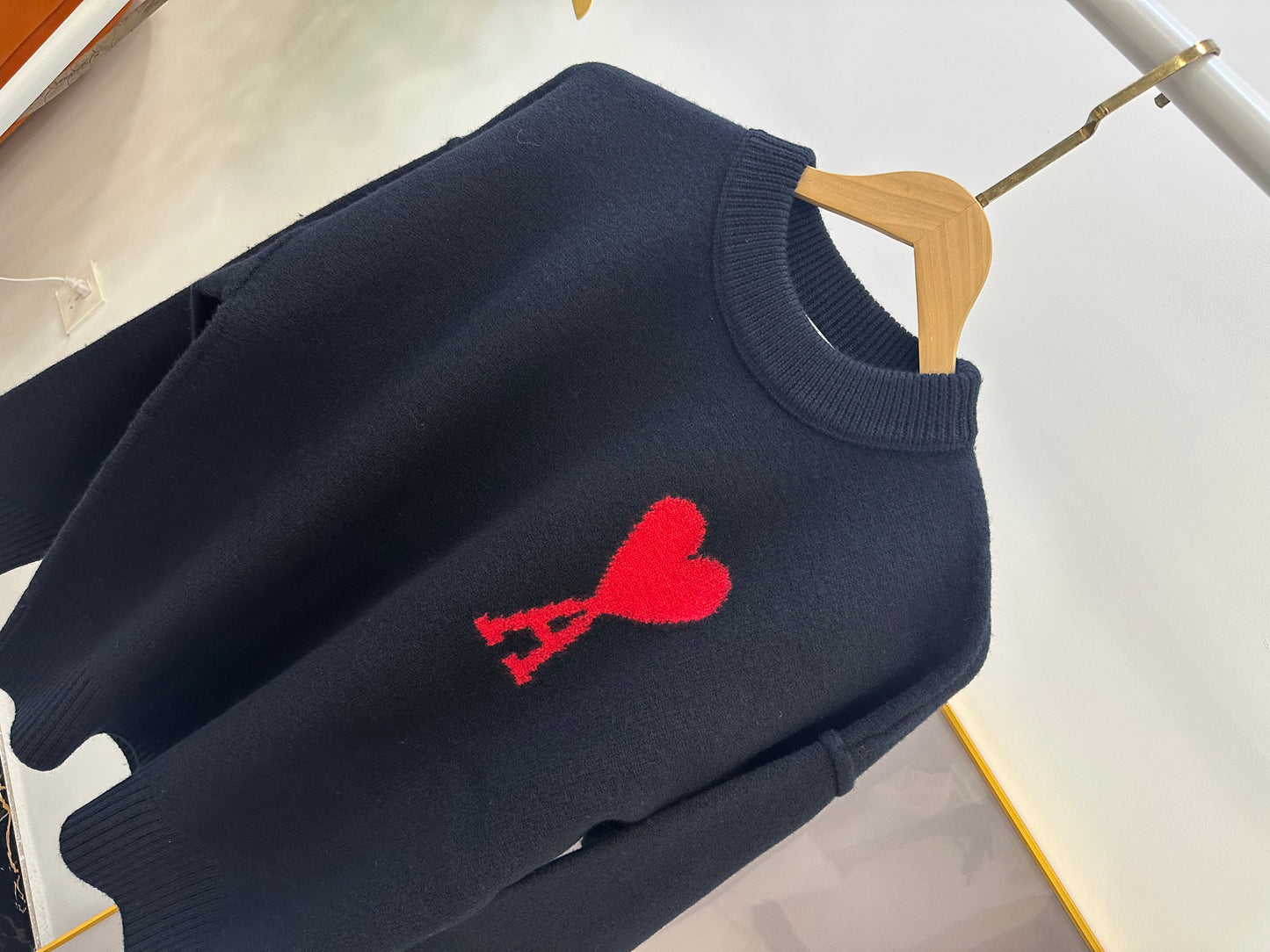 탑아미 / 아미  24 레드 빅로고 라운드 니트