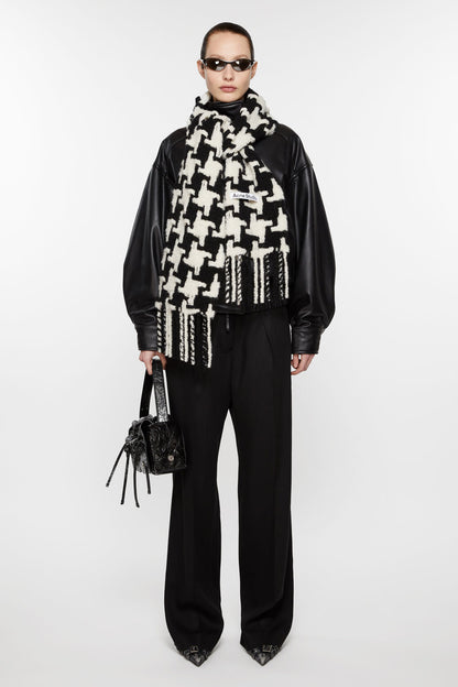 탑아크네 / 아크네스튜디오 하운드투스 태슬 머플러