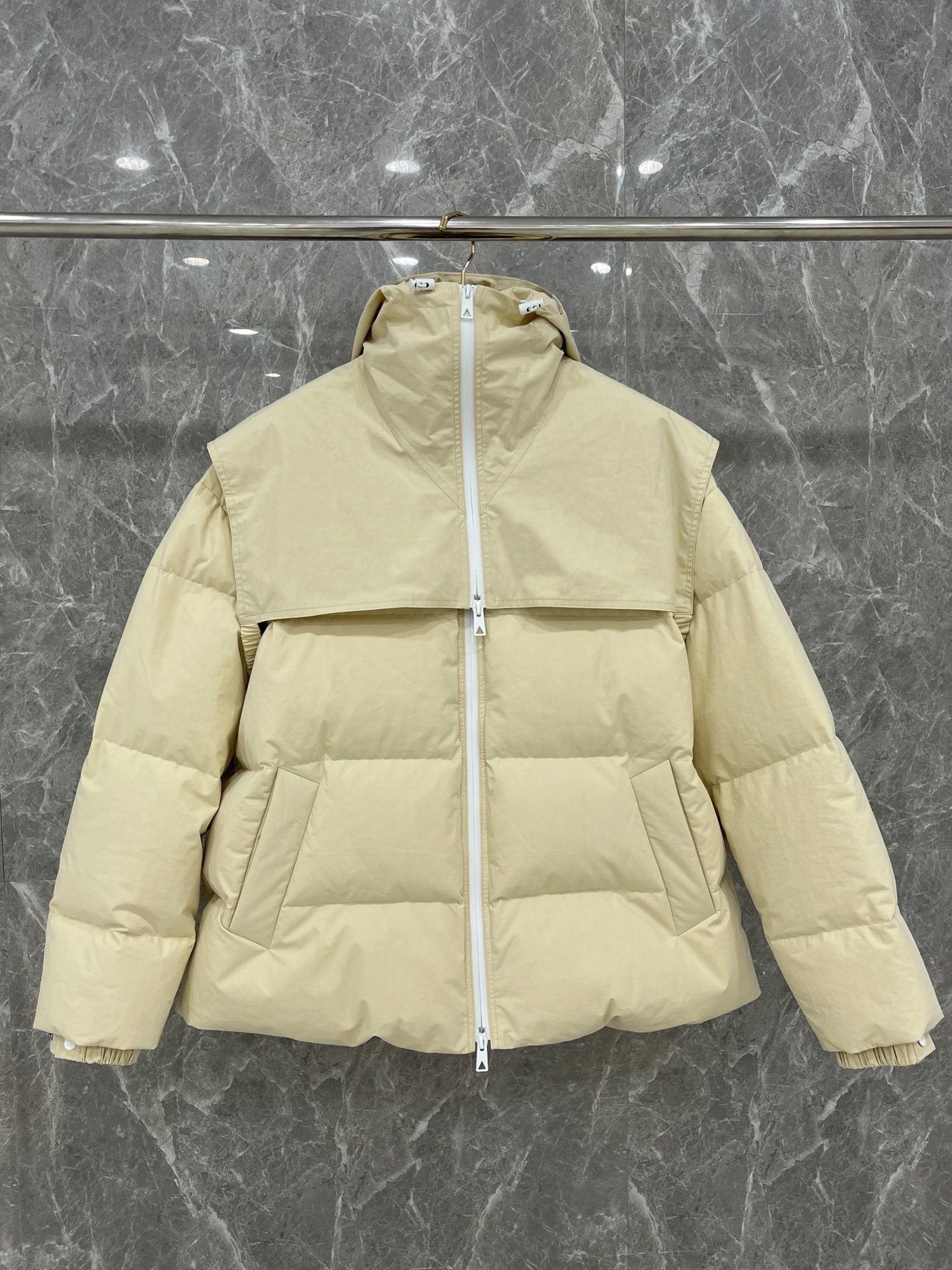 대리석 /  보테가베네타 이중지퍼 베이지 구스다운 루즈핏 패딩점퍼