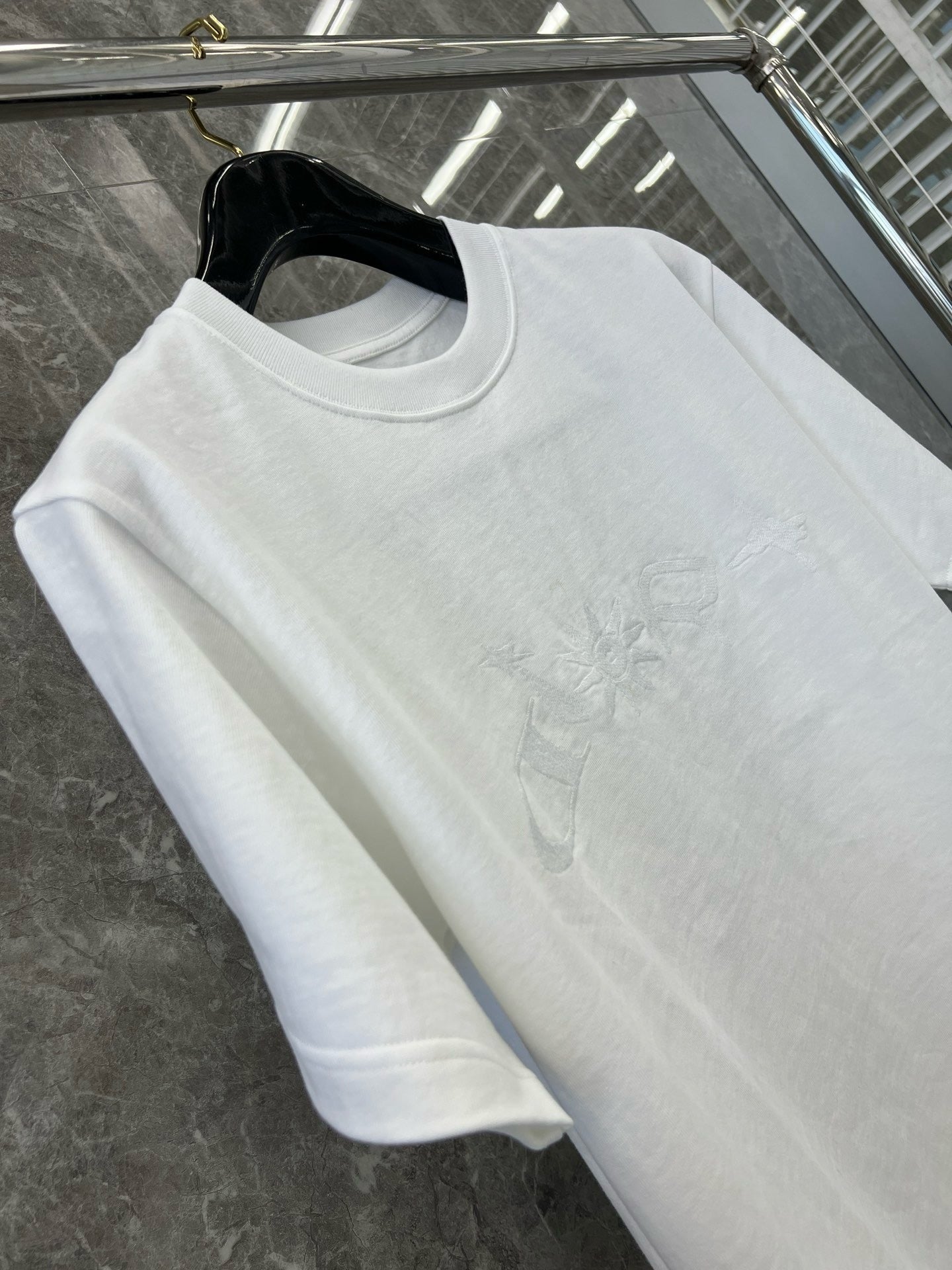 대리석 / 디올 별빛 로고 자수 반팔티셔츠 화이트