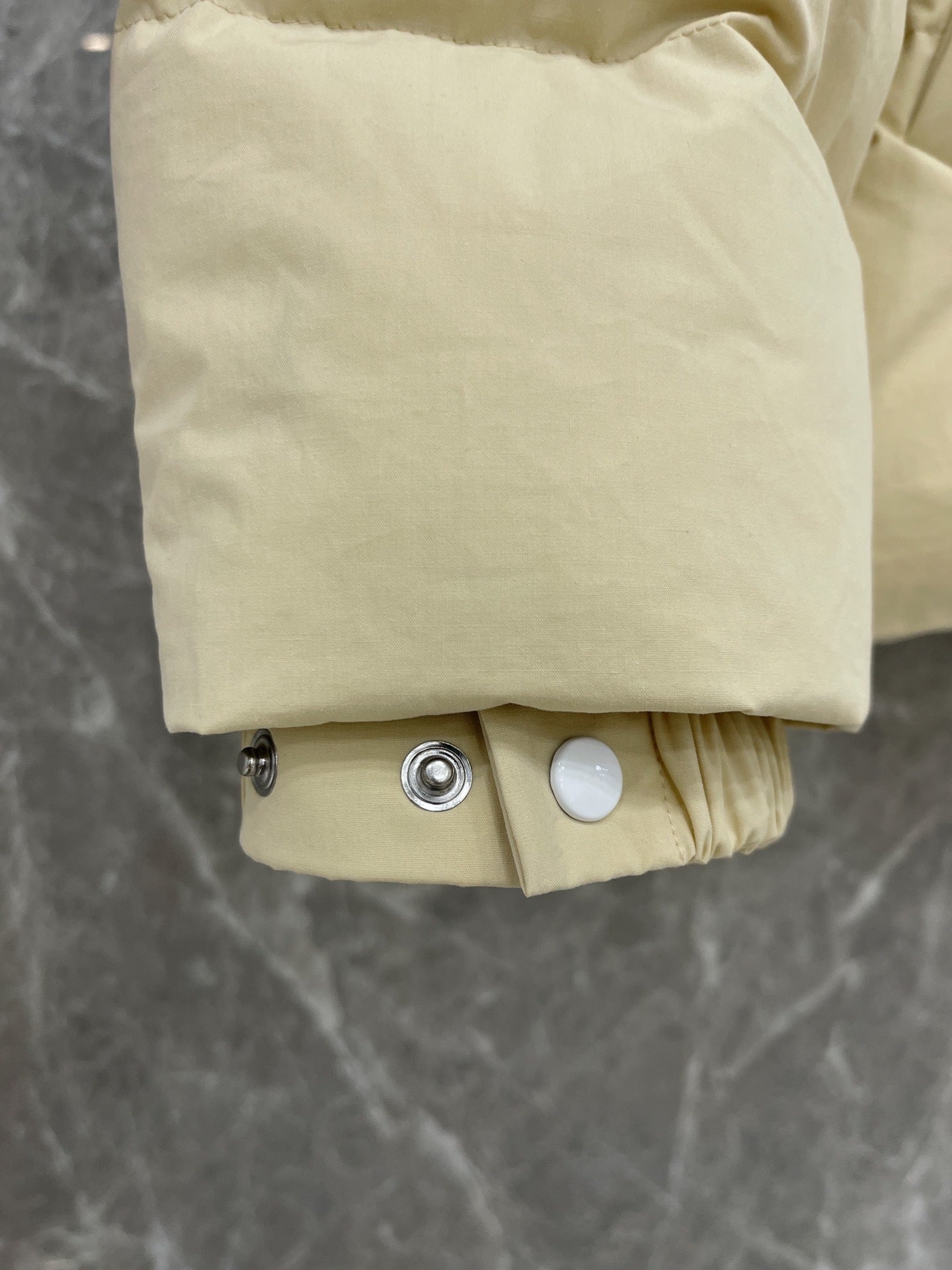 대리석 /  보테가베네타 이중지퍼 베이지 구스다운 루즈핏 패딩점퍼