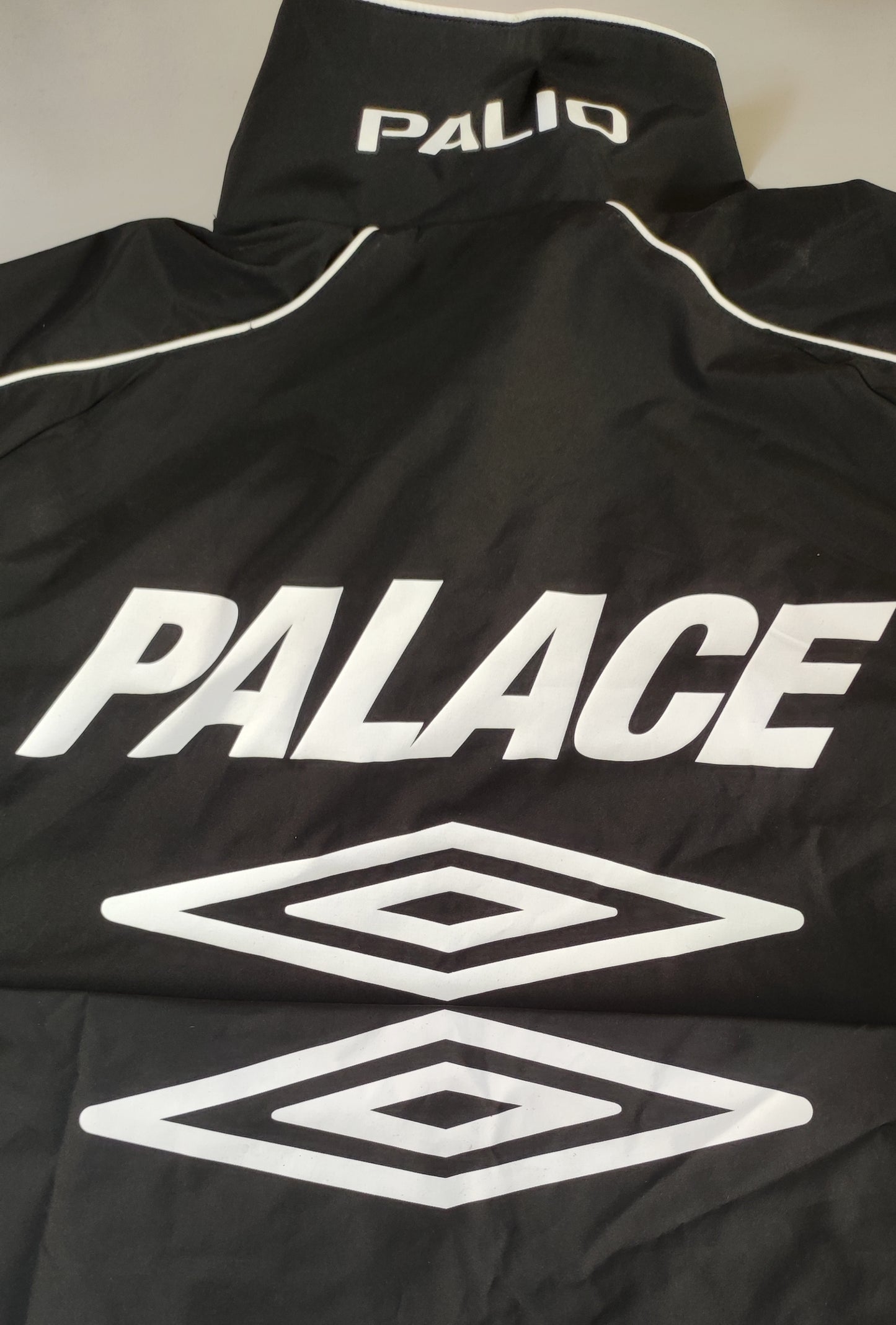 탑팔라스 / palace x umbro 트랙자켓