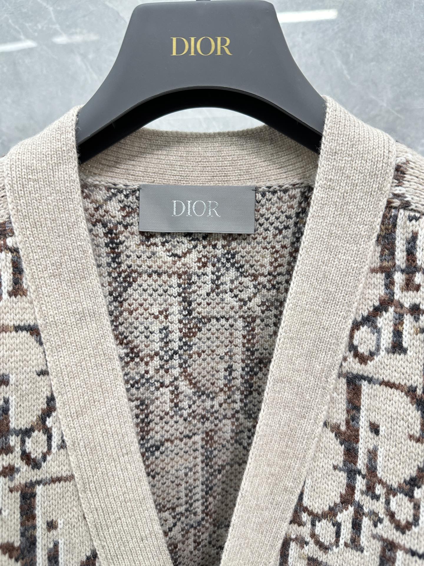 TJ / 디올 가디건 , 𝗗𝗜𝗢𝗥 𝗢𝗯Hotels𝗾𝘂rice 라이스/브라운 울 가디건