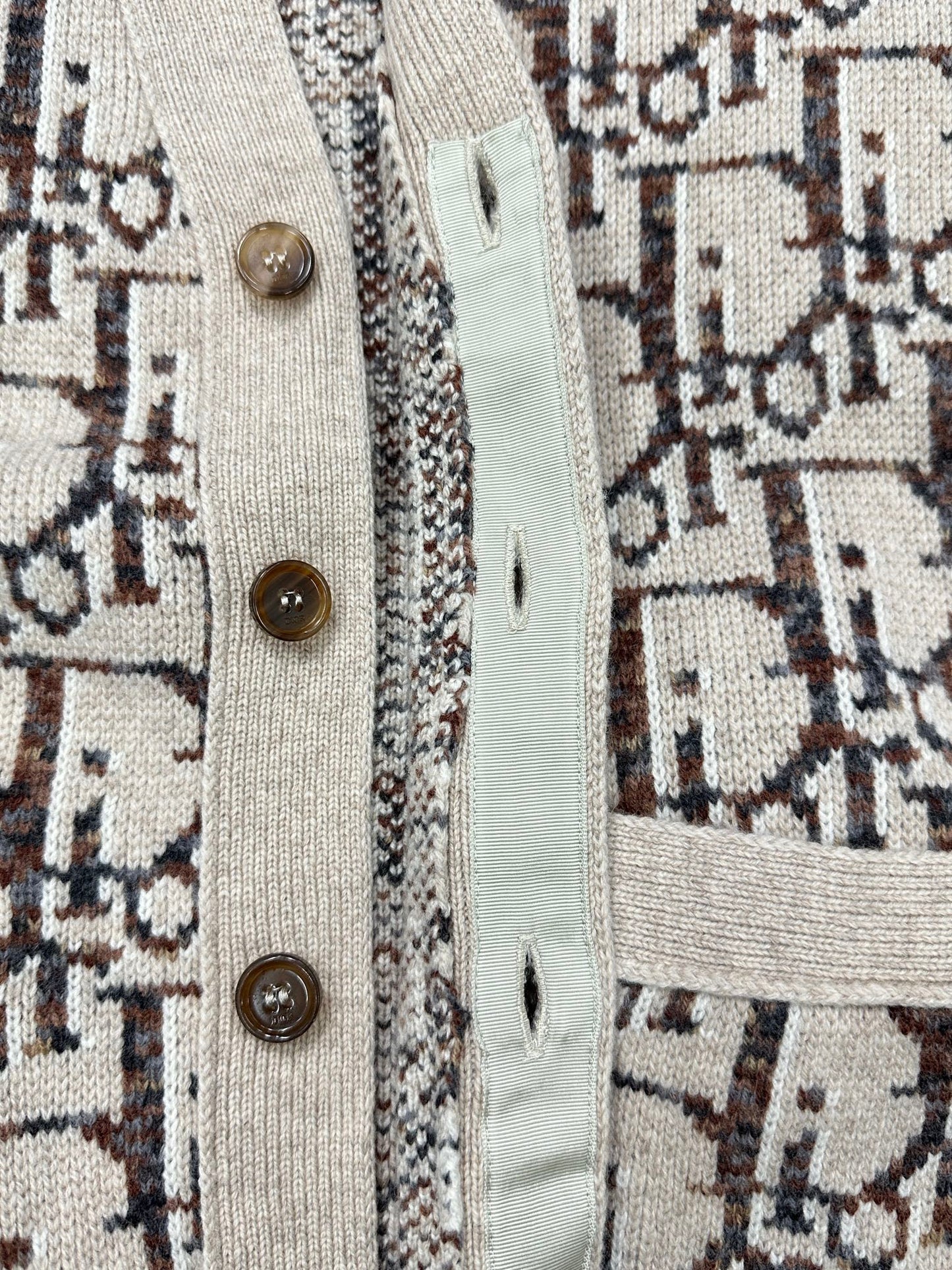 TJ / 디올 가디건 , 𝗗𝗜𝗢𝗥 𝗢𝗯Hotels𝗾𝘂rice 라이스/브라운 울 가디건