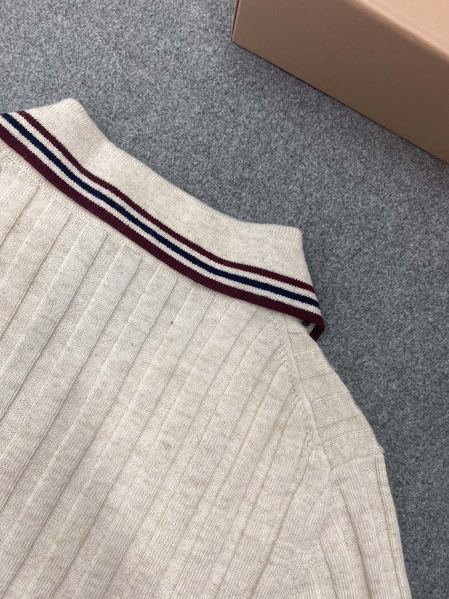 TJ셀러 / 미우미우 여성 폴로 카라티