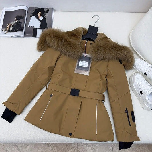 벨라 / MC 허리를 걷고 깃이 큰 패딩 스키복을 입다