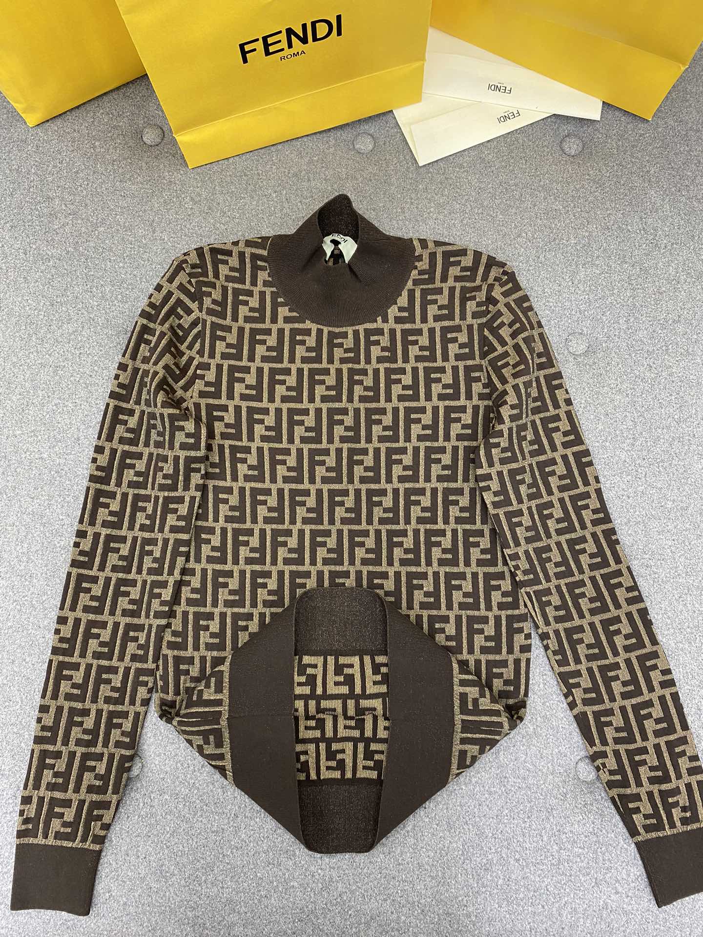 TJ셀러/펜디 여성 갈색 니트 스웨터