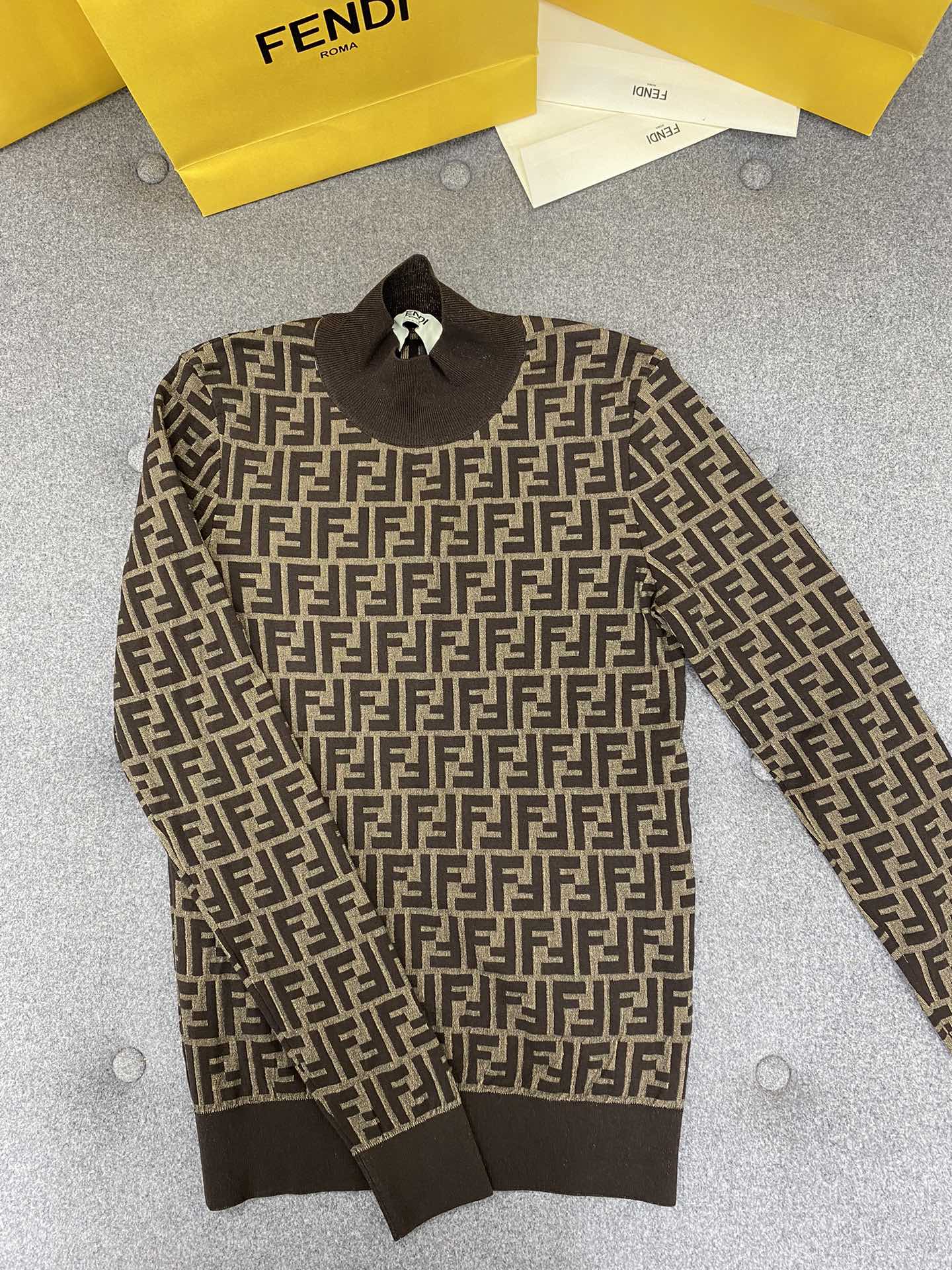 TJ셀러/펜디 여성 갈색 니트 스웨터