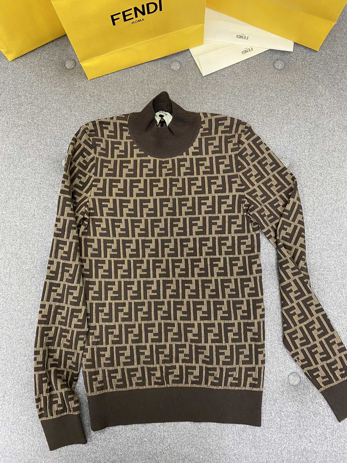 TJ셀러/펜디 여성 갈색 니트 스웨터