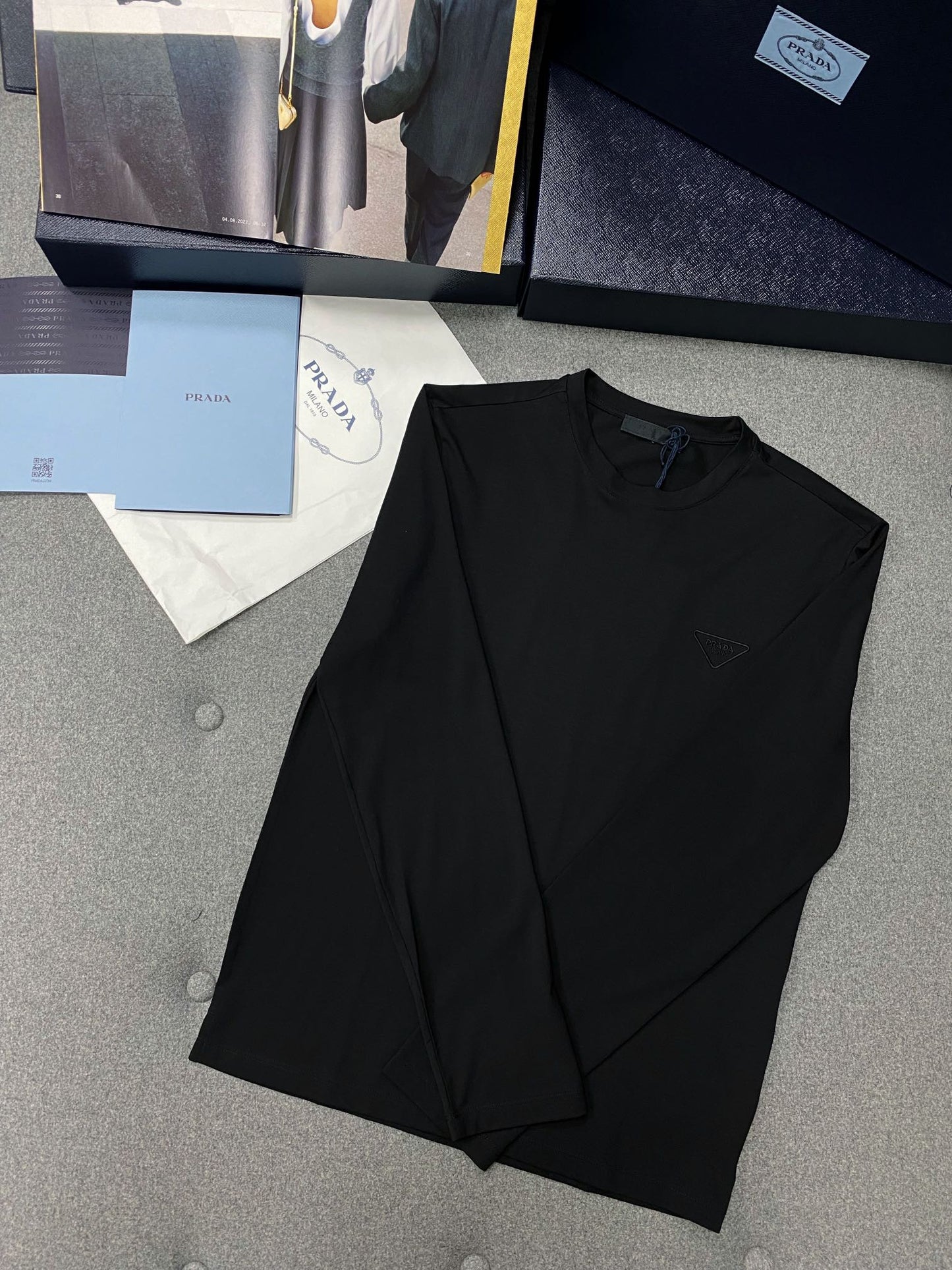 TJ셀러/프라다 남성 스판 면 자수 긴팔 티셔츠