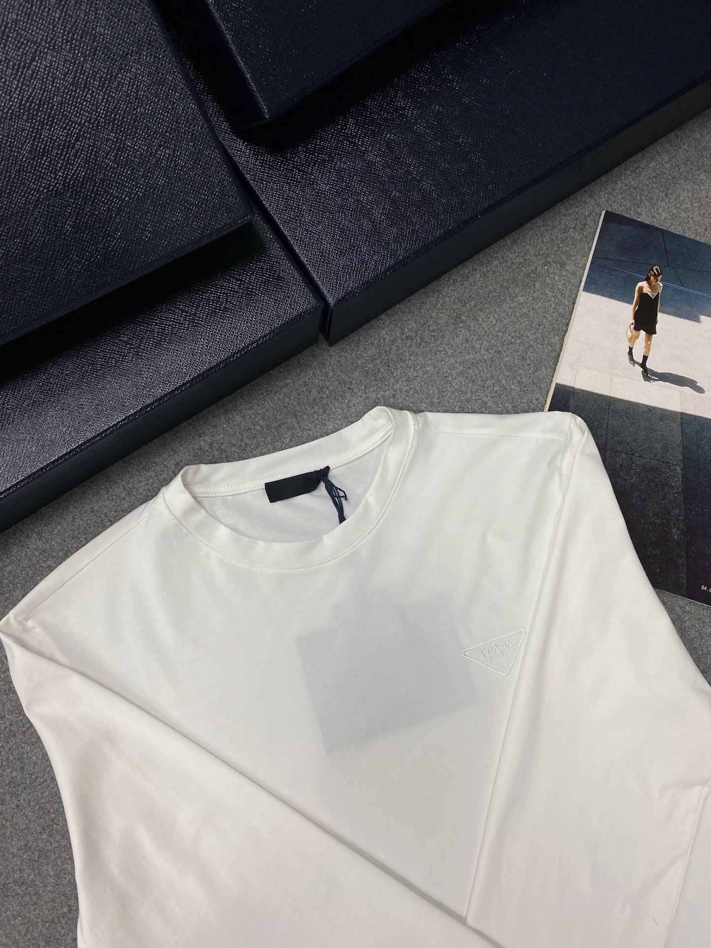 TJ셀러/프라다 남성 스판 면 자수 긴팔 티셔츠