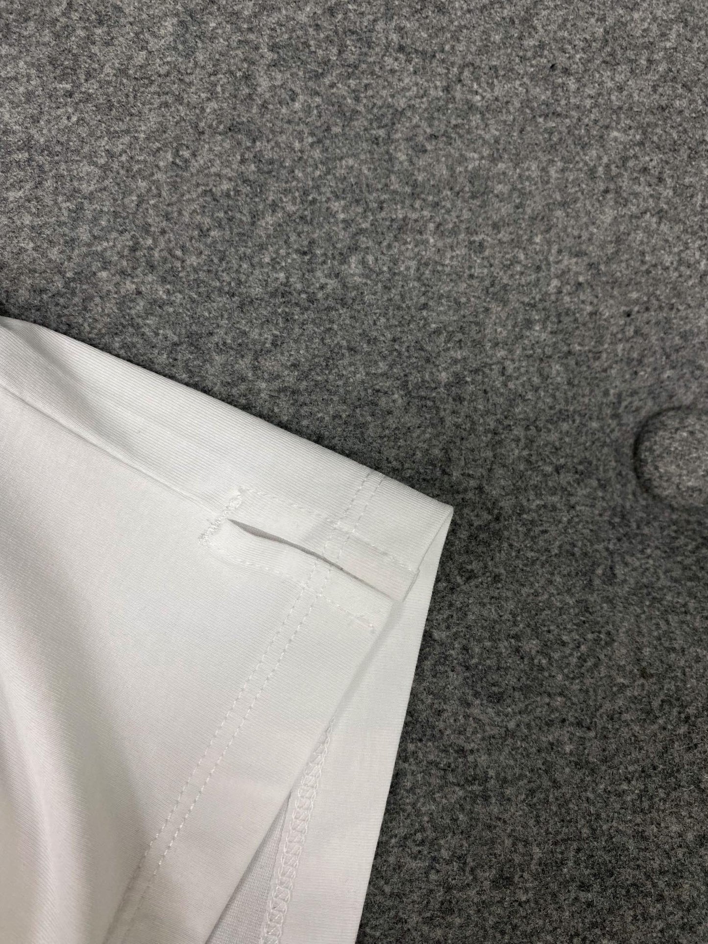 TJ셀러/프라다 남성 스판 면 자수 긴팔 티셔츠