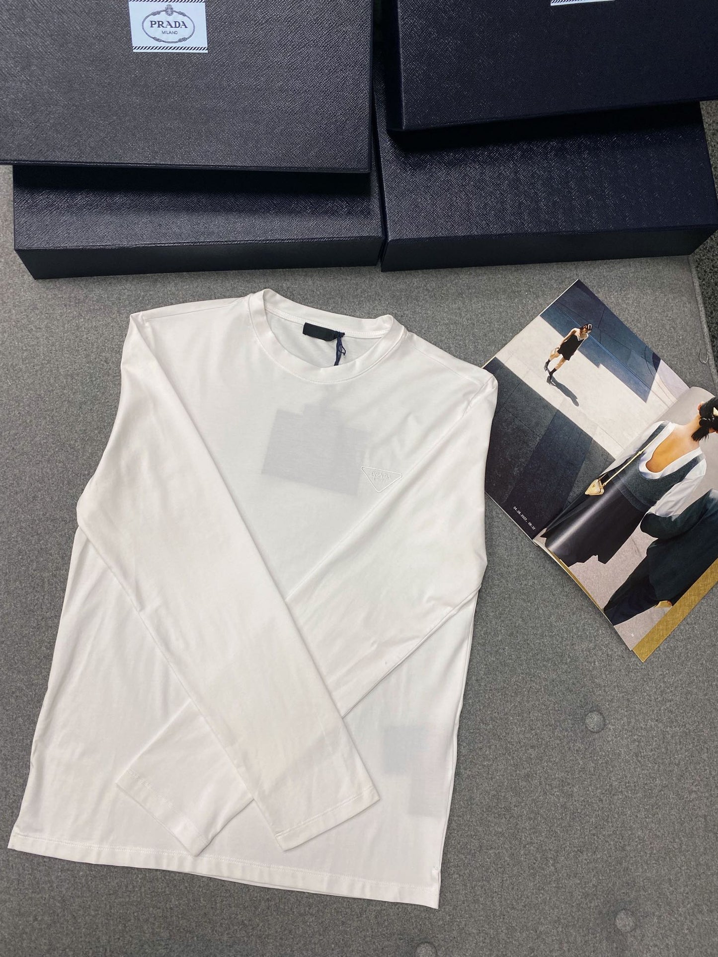 TJ셀러/프라다 남성 스판 면 자수 긴팔 티셔츠