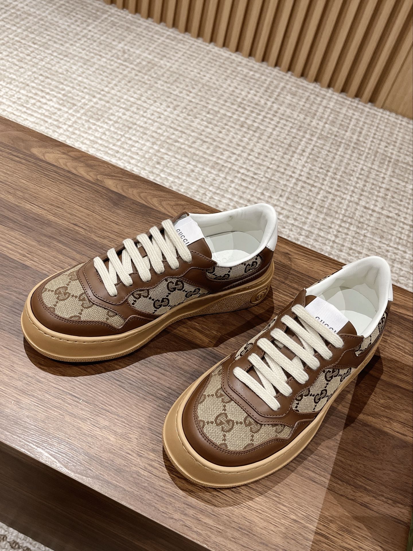 구찌 남성 운동화