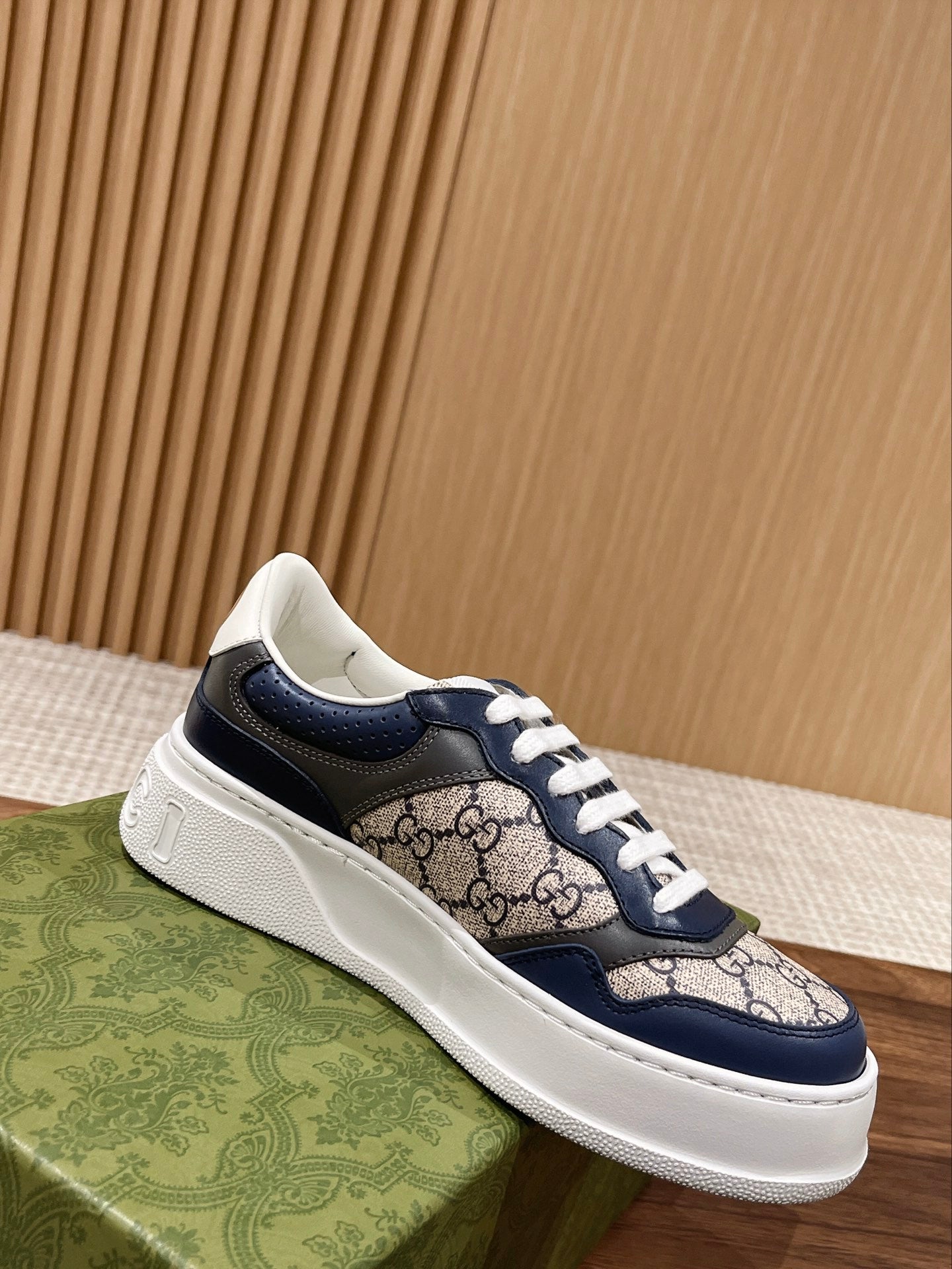 구찌 남성 운동화