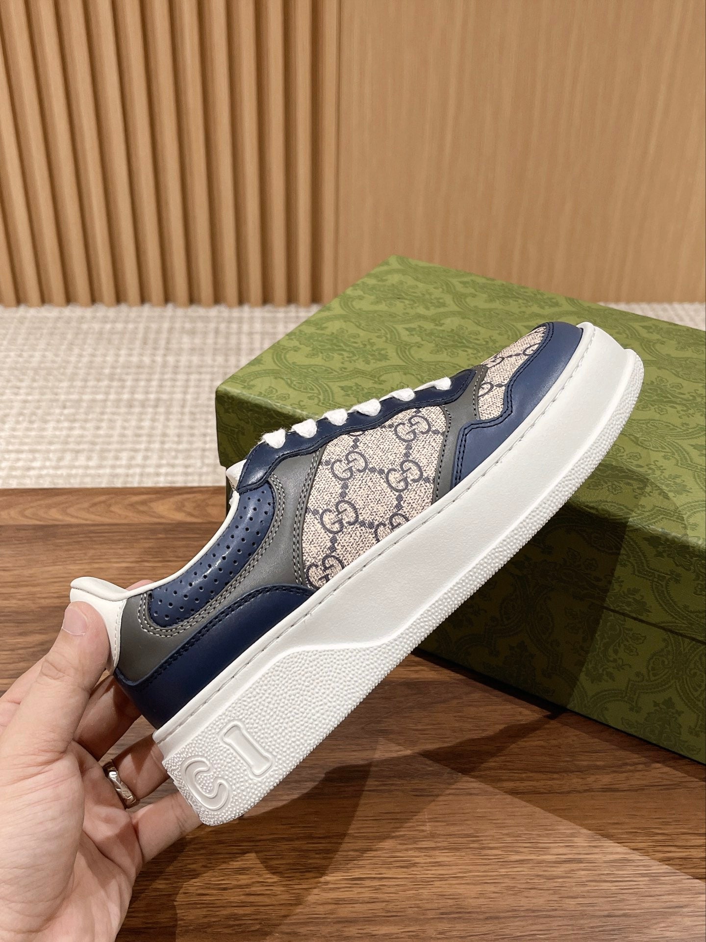 구찌 남성 운동화