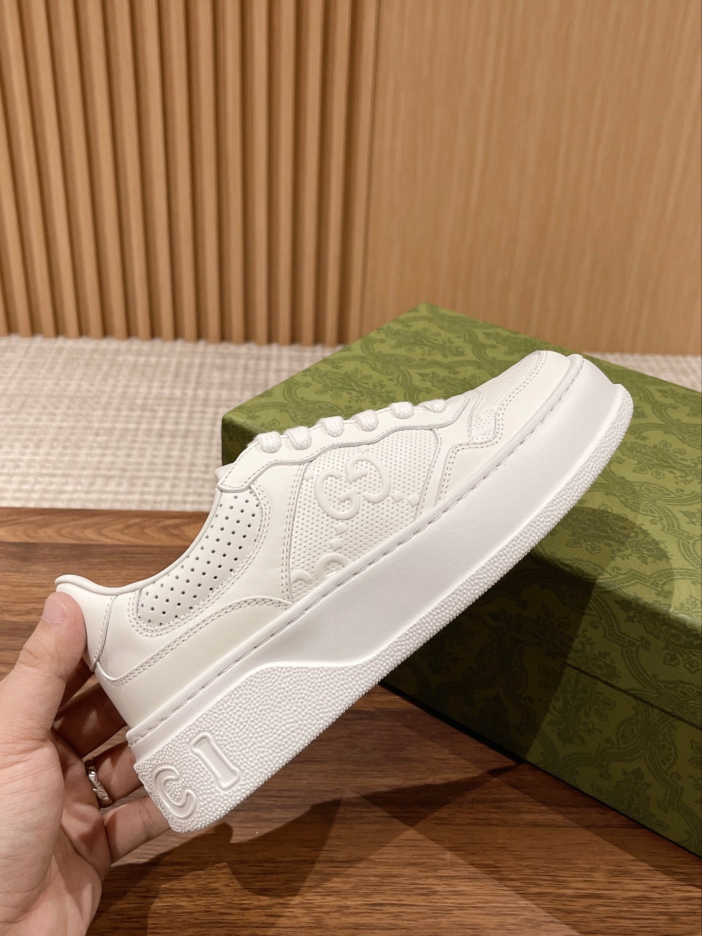 구찌 남성 운동화