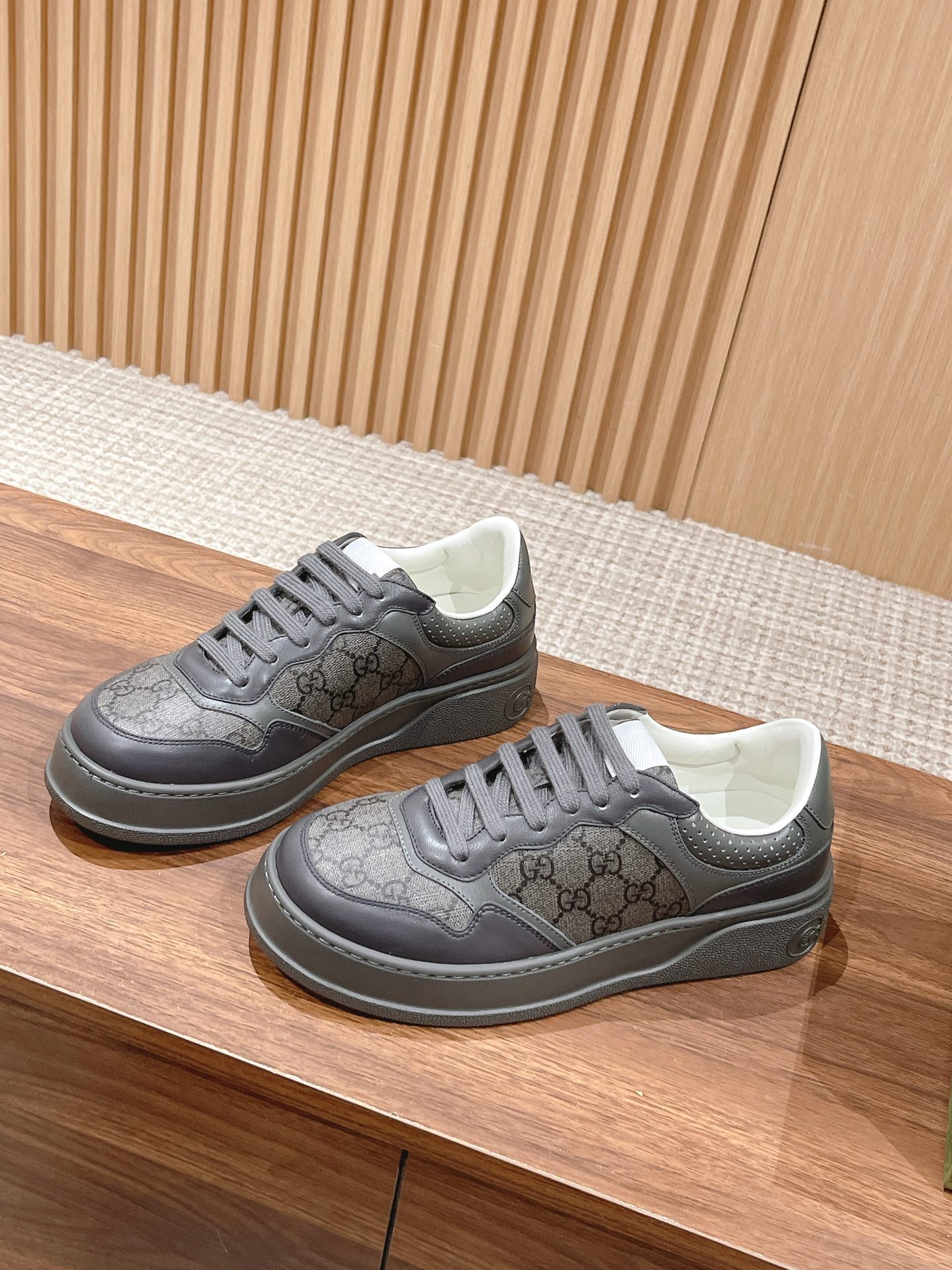 구찌 남성 운동화