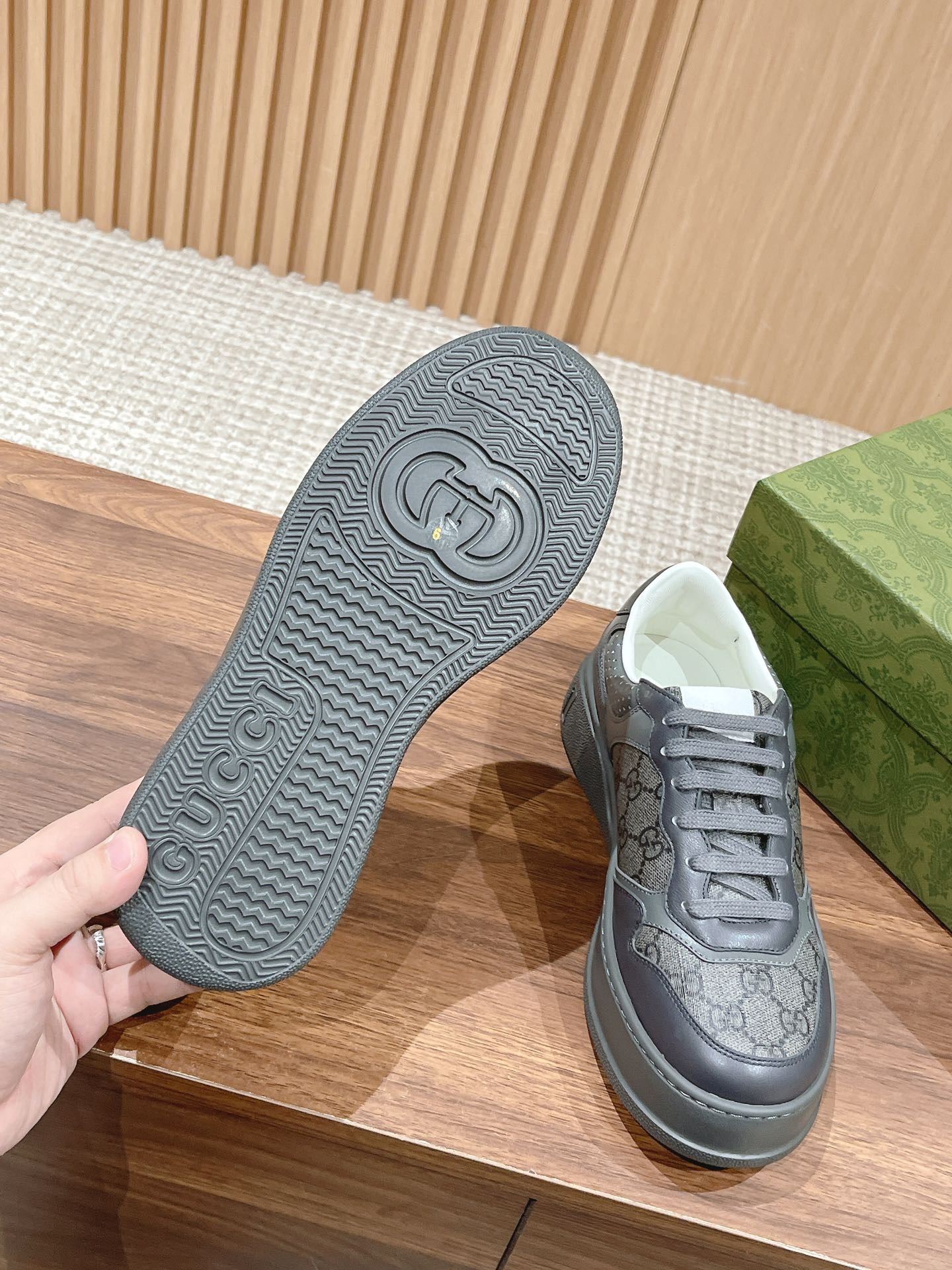 구찌 남성 운동화