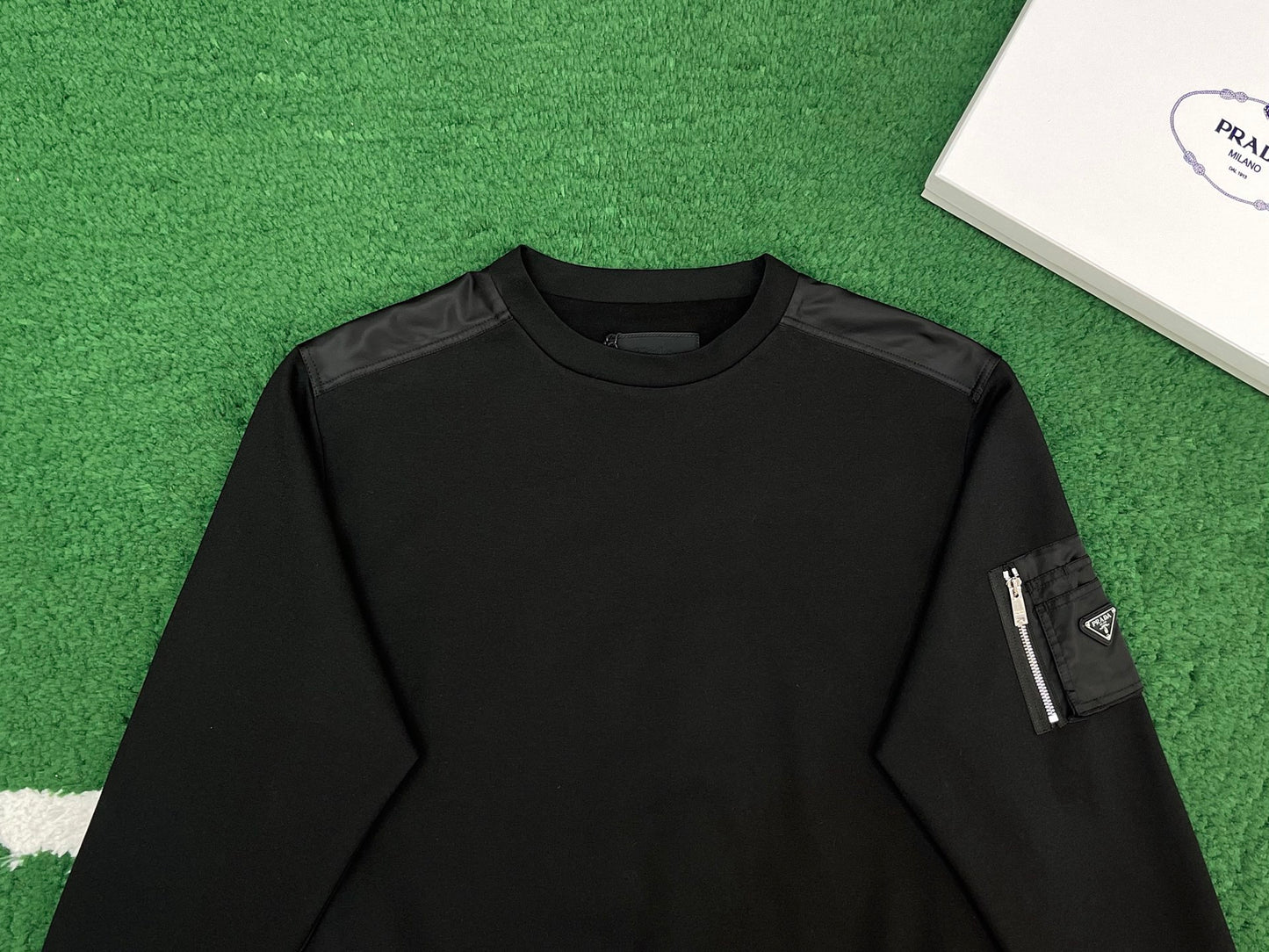 R공장/프라다 남성 맨투맨