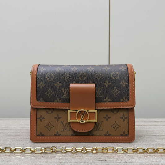 갓팩토리 / 루이비통 크로스백