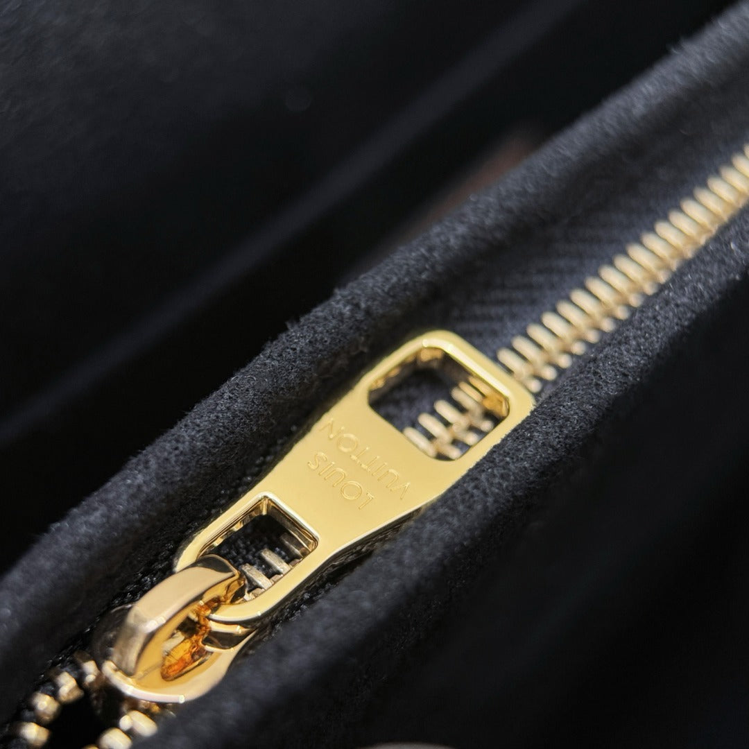 갓팩토리 / 루이비통 크로스백