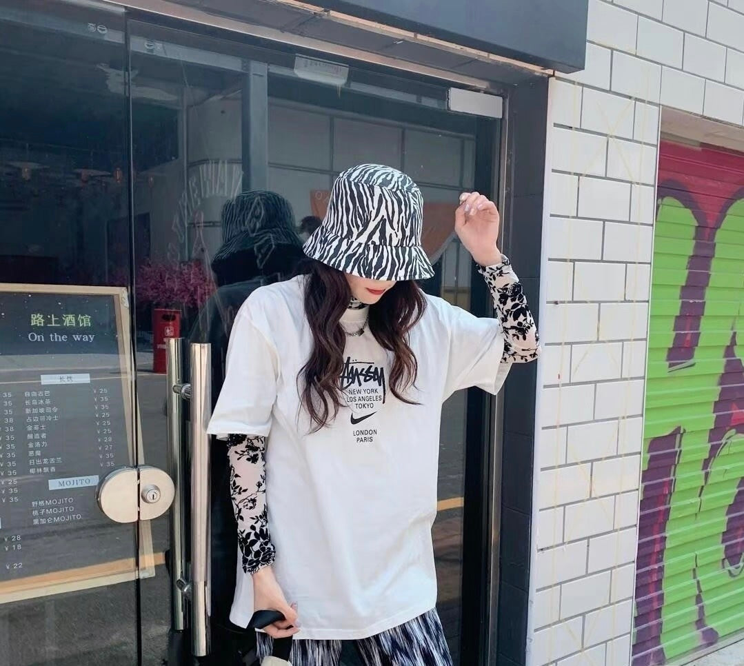 사슬  / 스투시 남성 로고 라운드넥 반팔 티셔츠