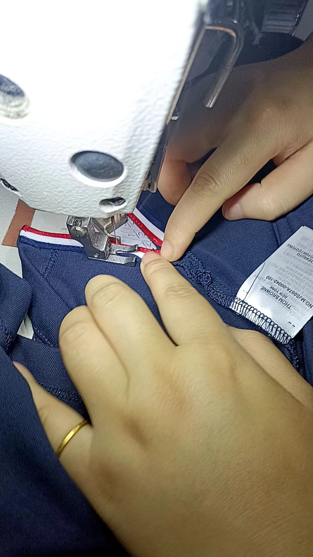 사슬  / 톰브라운 남성 옆트임 루즈핏 반팔 티셔츠