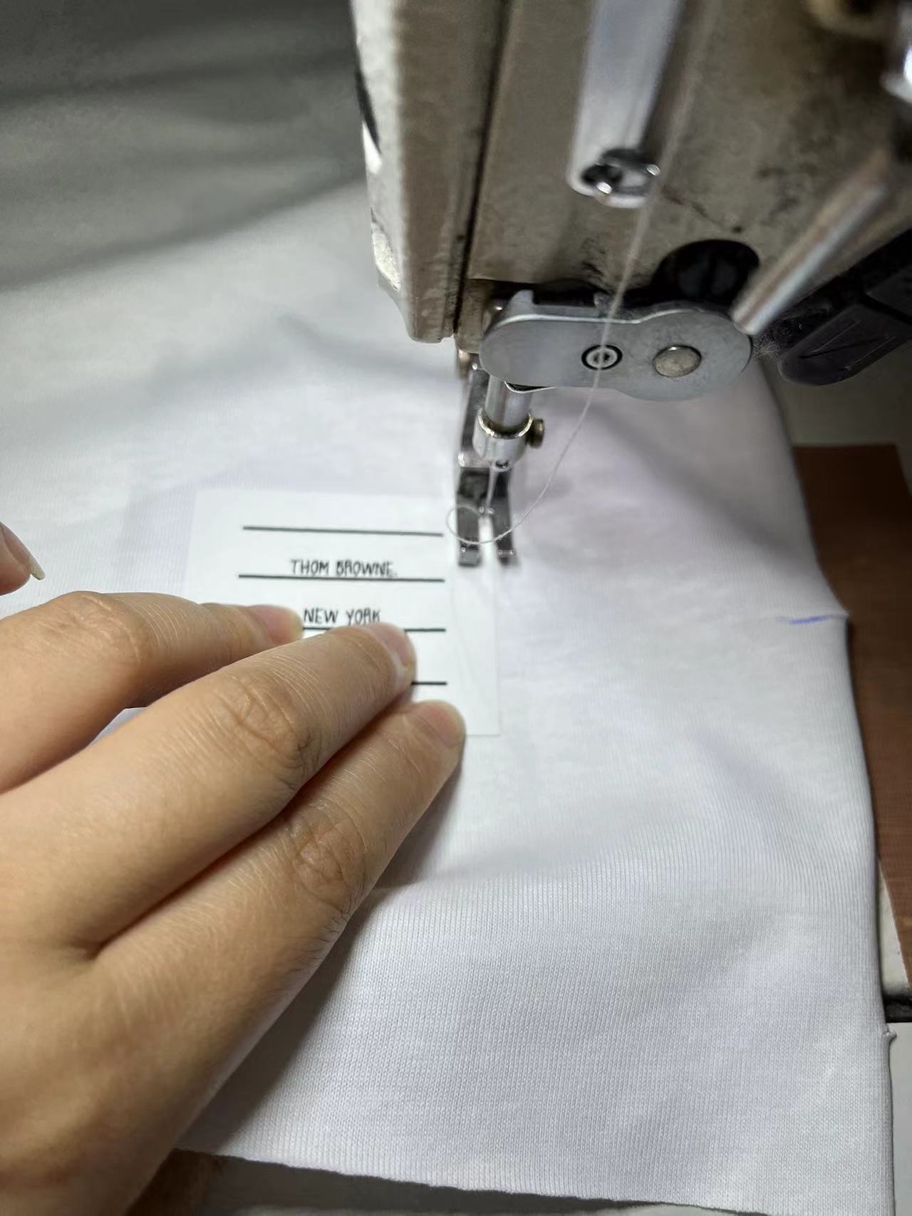 사슬  / 톰브라운 남성 옆트임 루즈핏 반팔 티셔츠