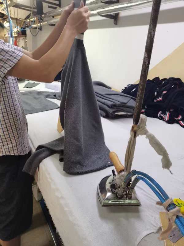 사슬  / 톰브라운 남성 4스트라이프 라운드넥 니트