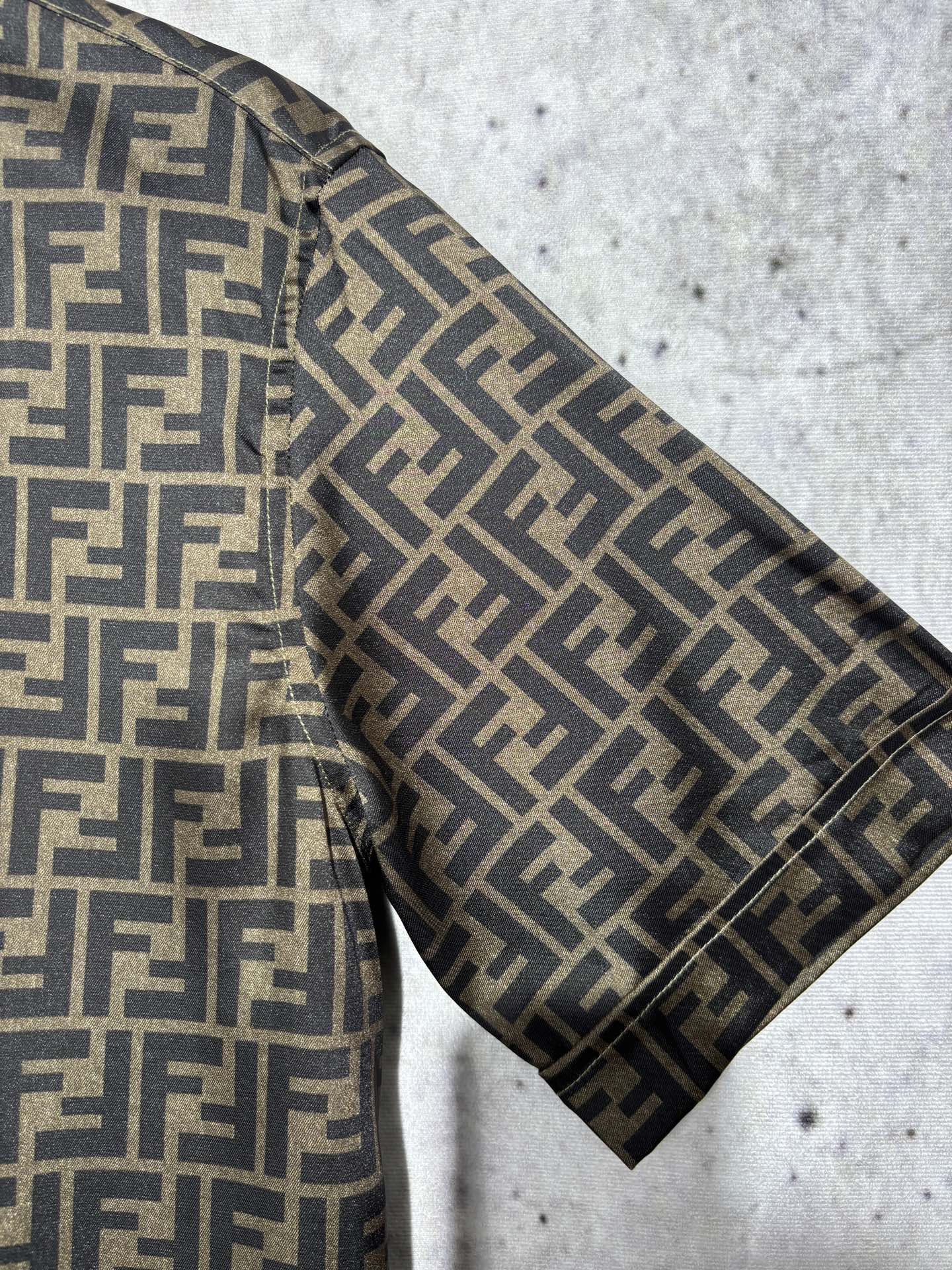 사슬 / 펜디 남성 여성 싱글 버클 반팔 셔츠