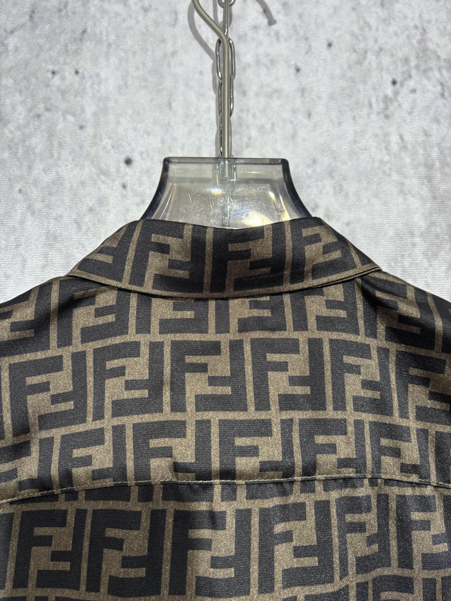 사슬 / 펜디 남성 여성 싱글 버클 반팔 셔츠