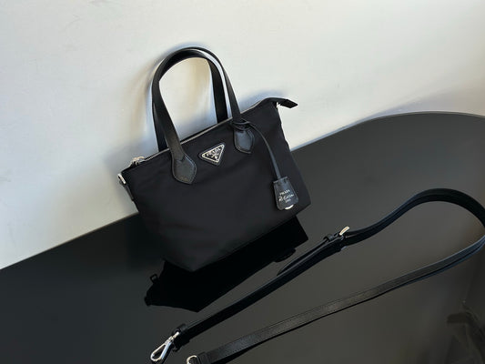 양 공장 / 프라다 장바구니 가방