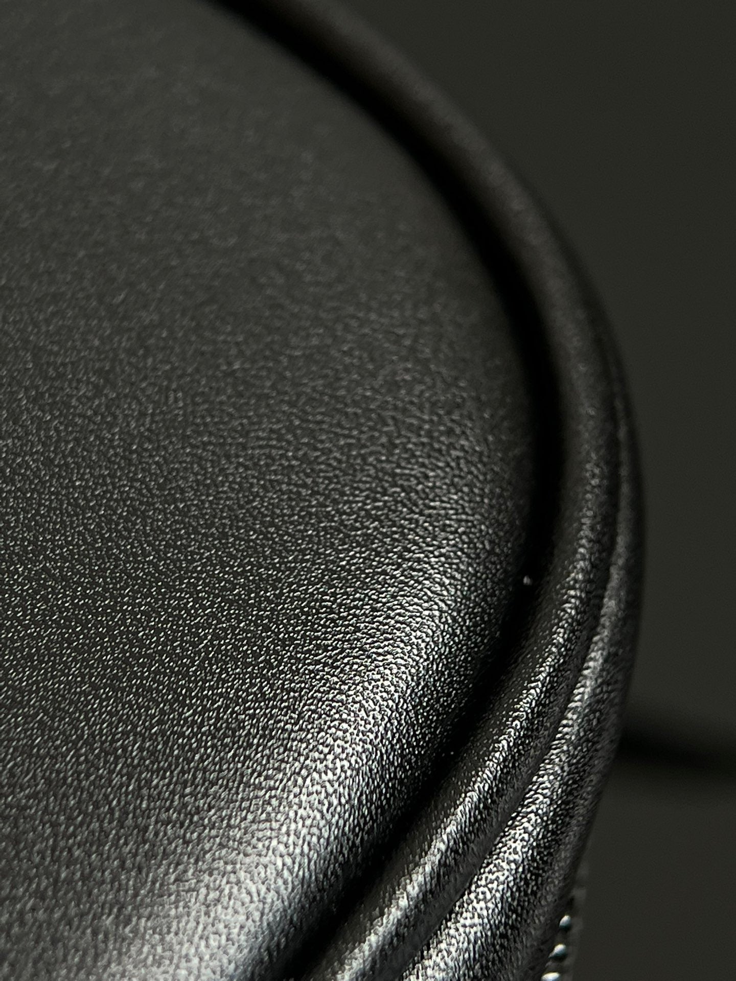 양 공장 / 샤넬 파우치백