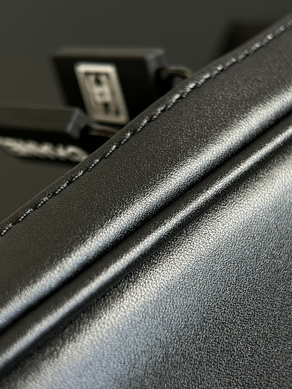 양 공장 / 샤넬 파우치백