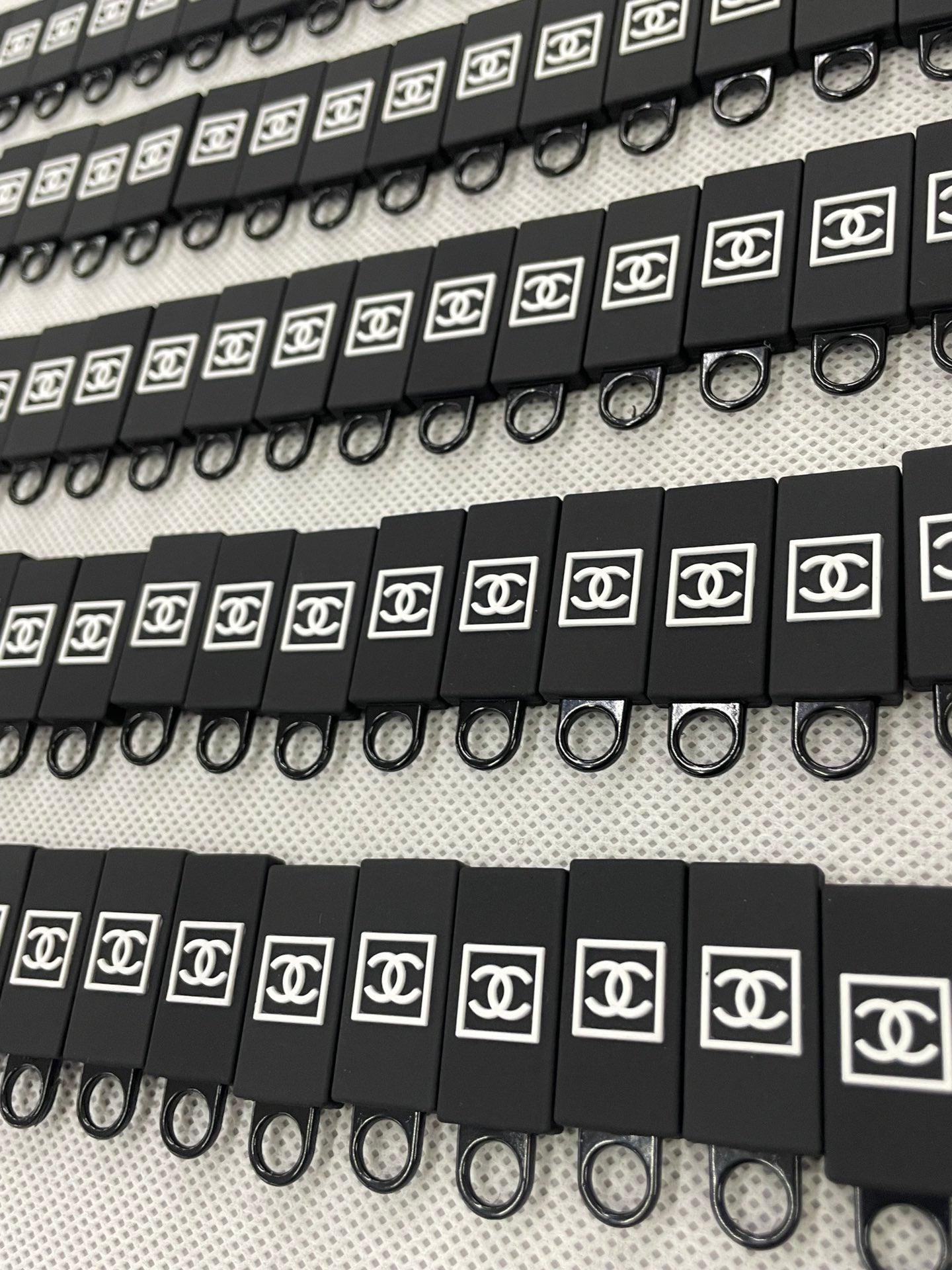 양 공장 / 샤넬 파우치백