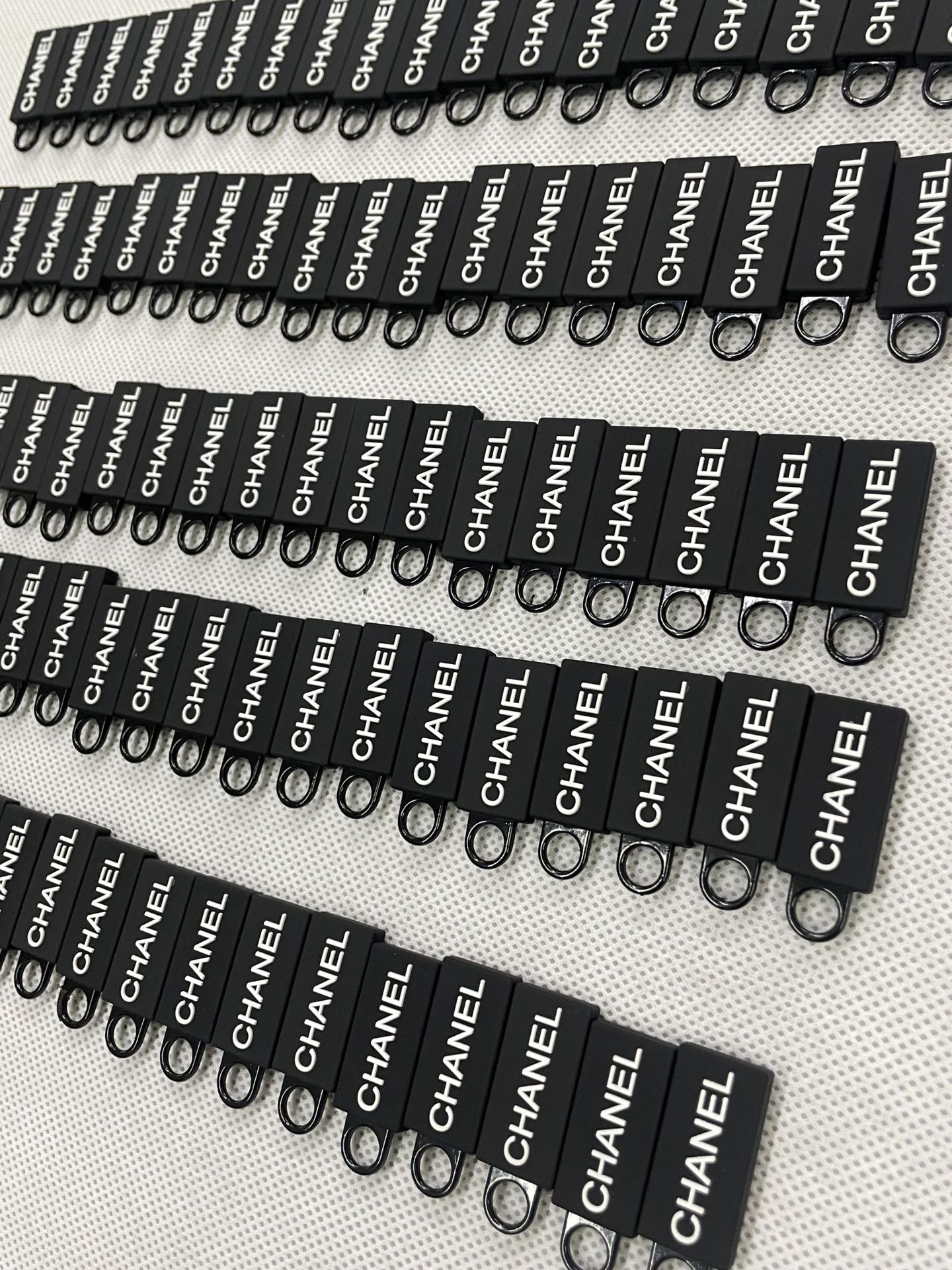 양 공장 / 샤넬 파우치백