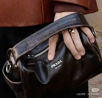 양 공장 / 프라다 도시락 가방