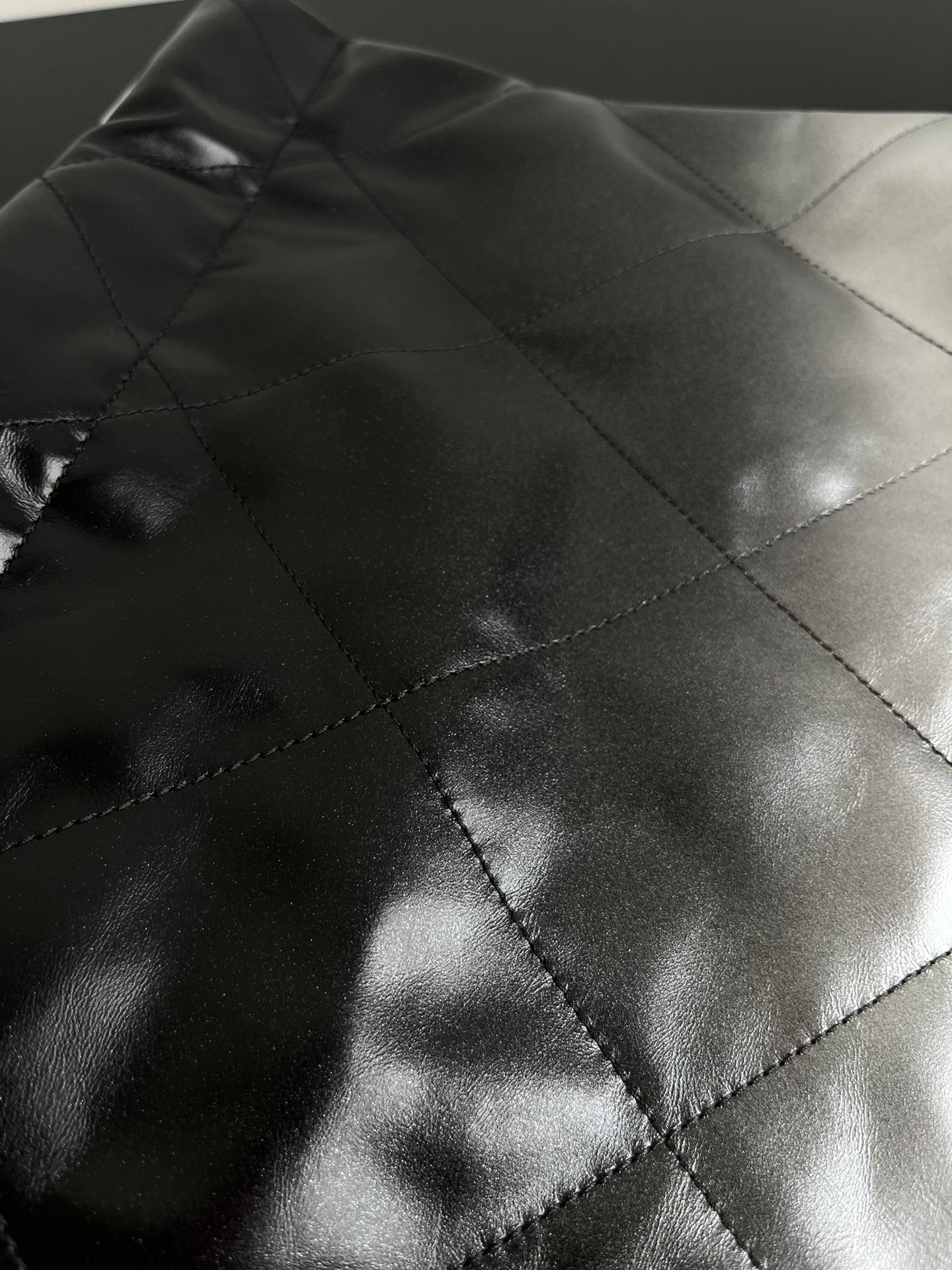 양 공장 / 샤넬 쓰레기봉투 가방