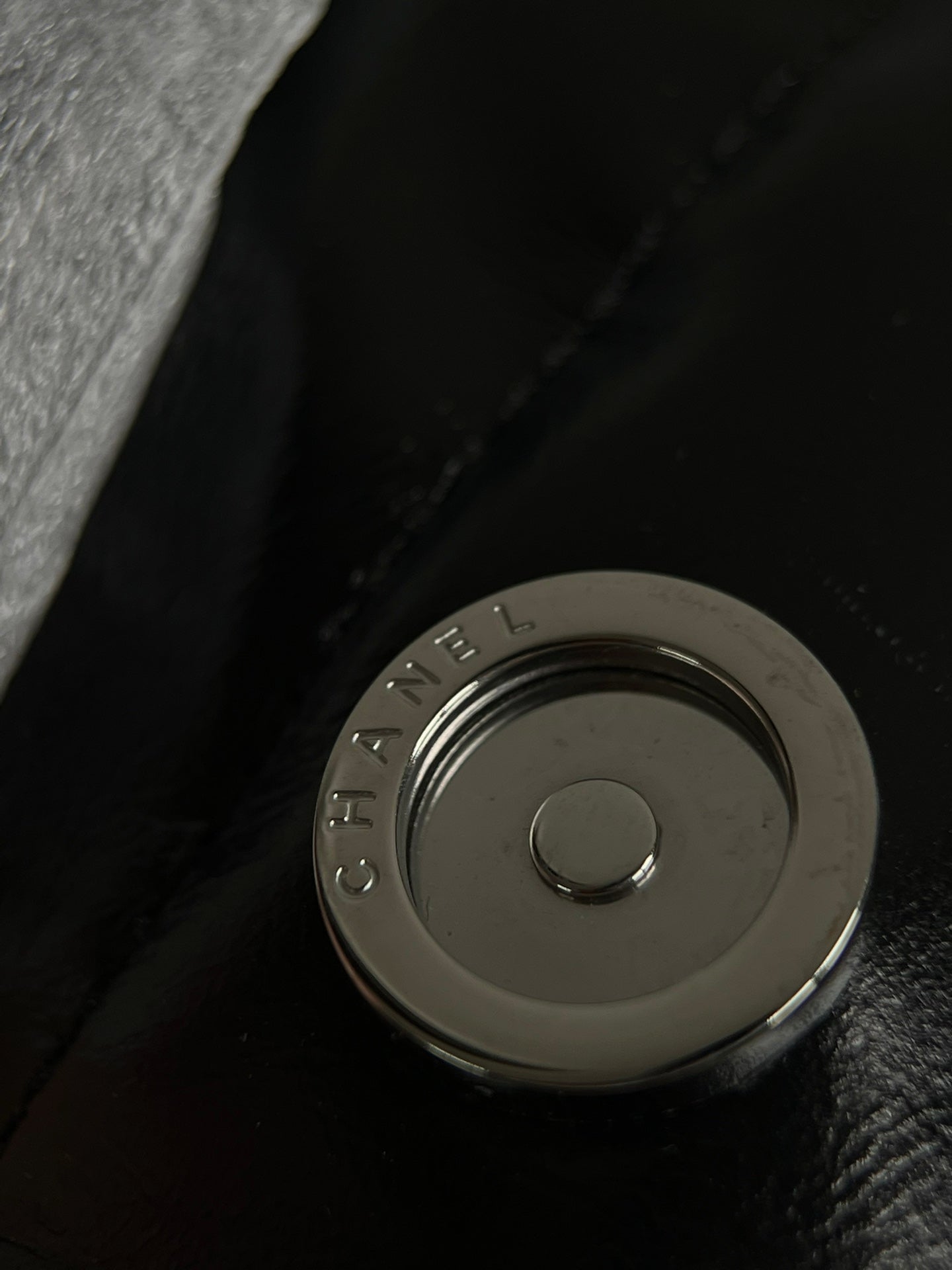 양 공장 / 샤넬 쓰레기봉투 가방